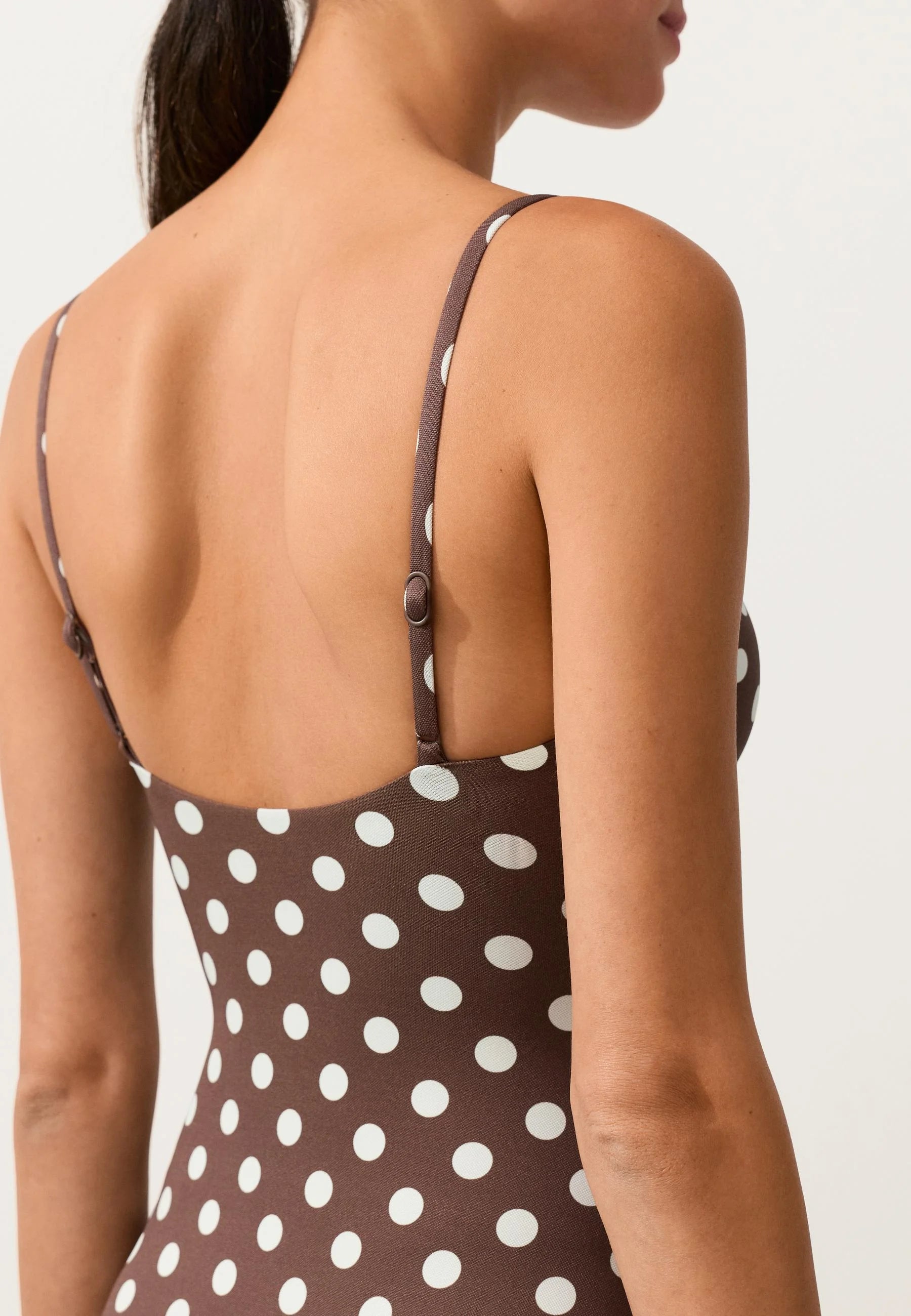 OYSHO Polka Dot Piqué Bandeau Einteiliger Badeanzug – Dunkelbraun