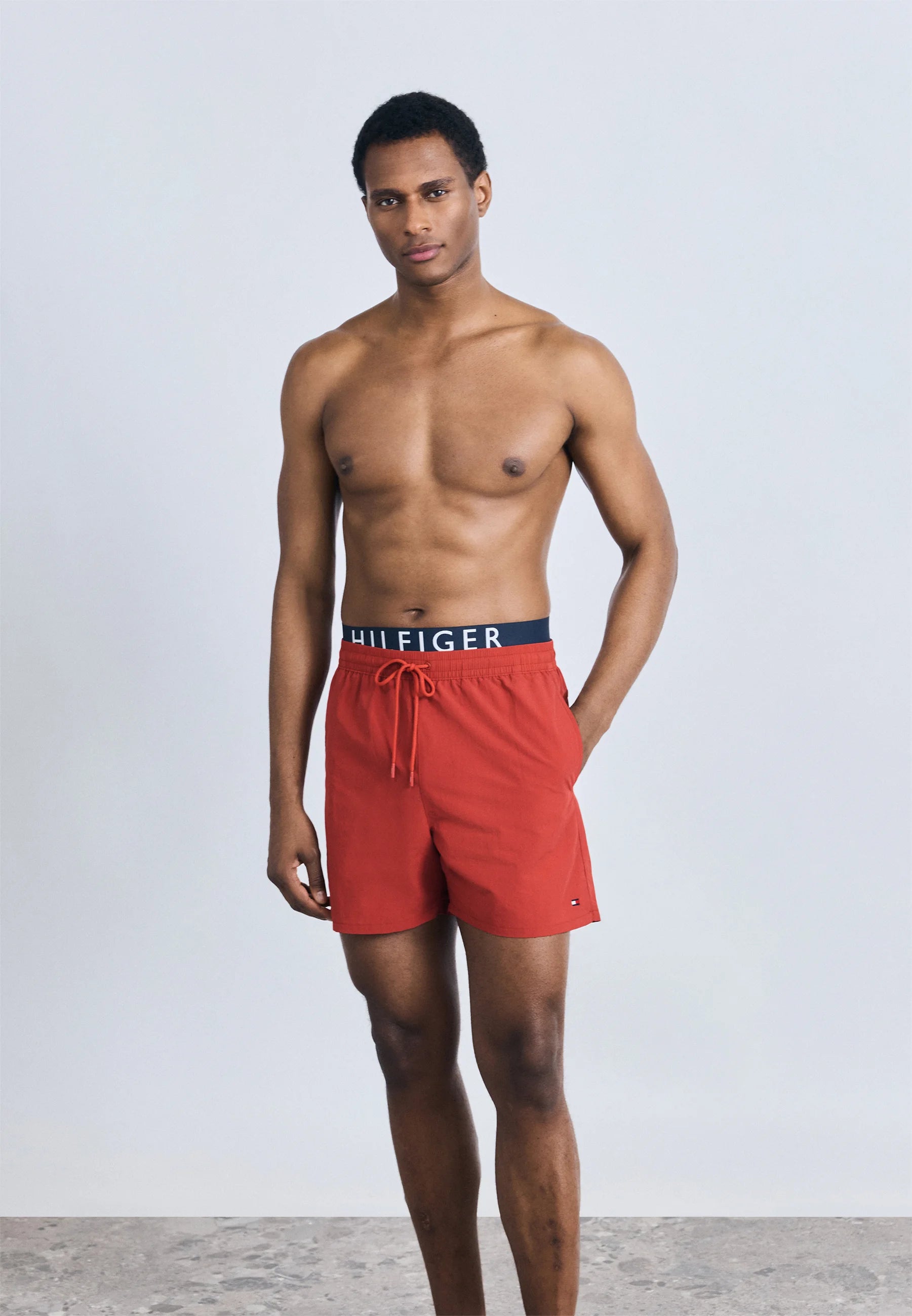 Plavecké šortky s logem Tommy Hilfiger – Terra Red