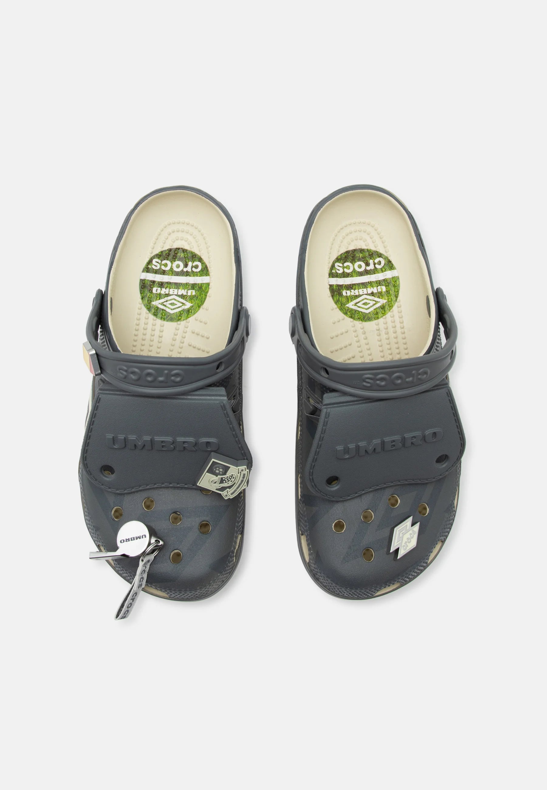 Mules unisexes Crocs Umbro Classic – Os, gris ardoise