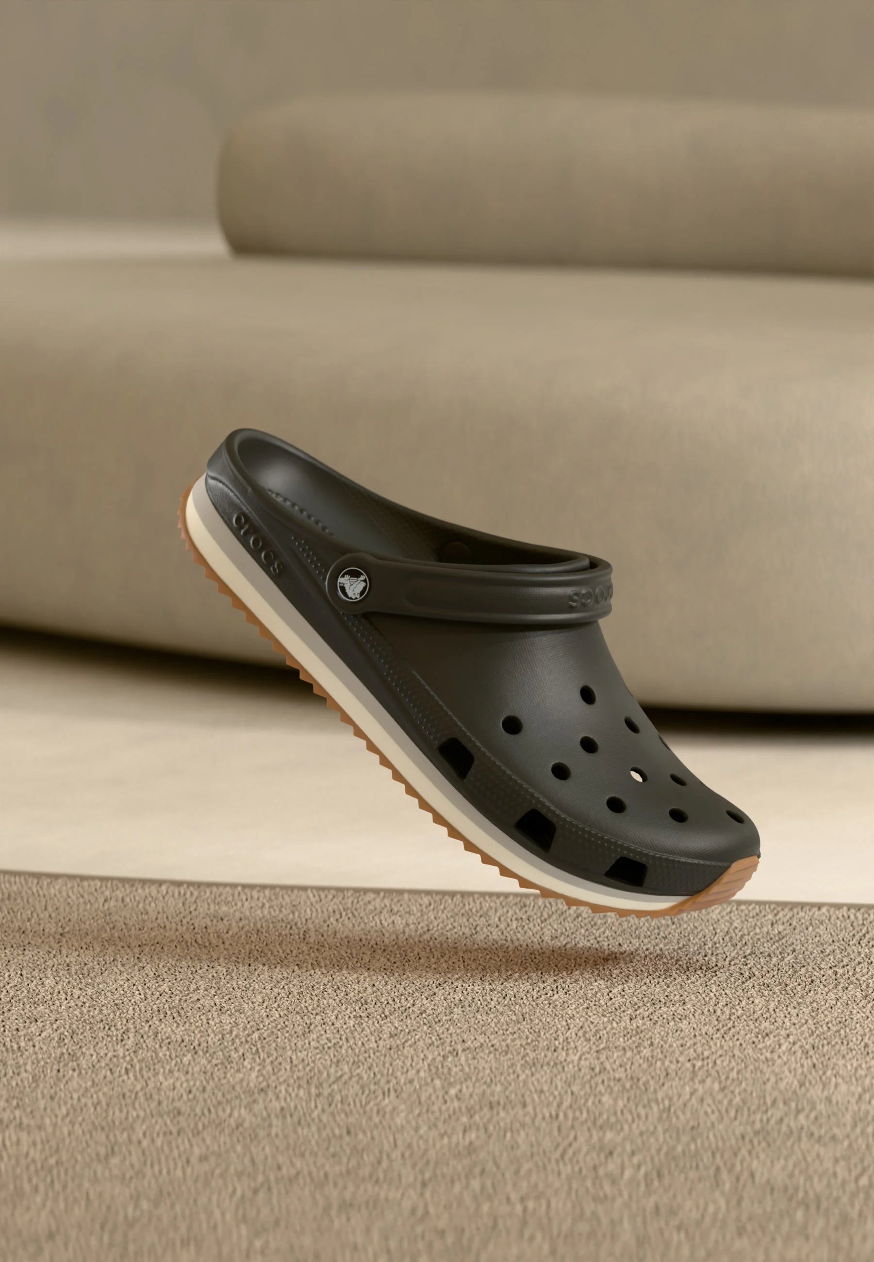 Crocs Classic Retro Runner Unisex Mules – černá