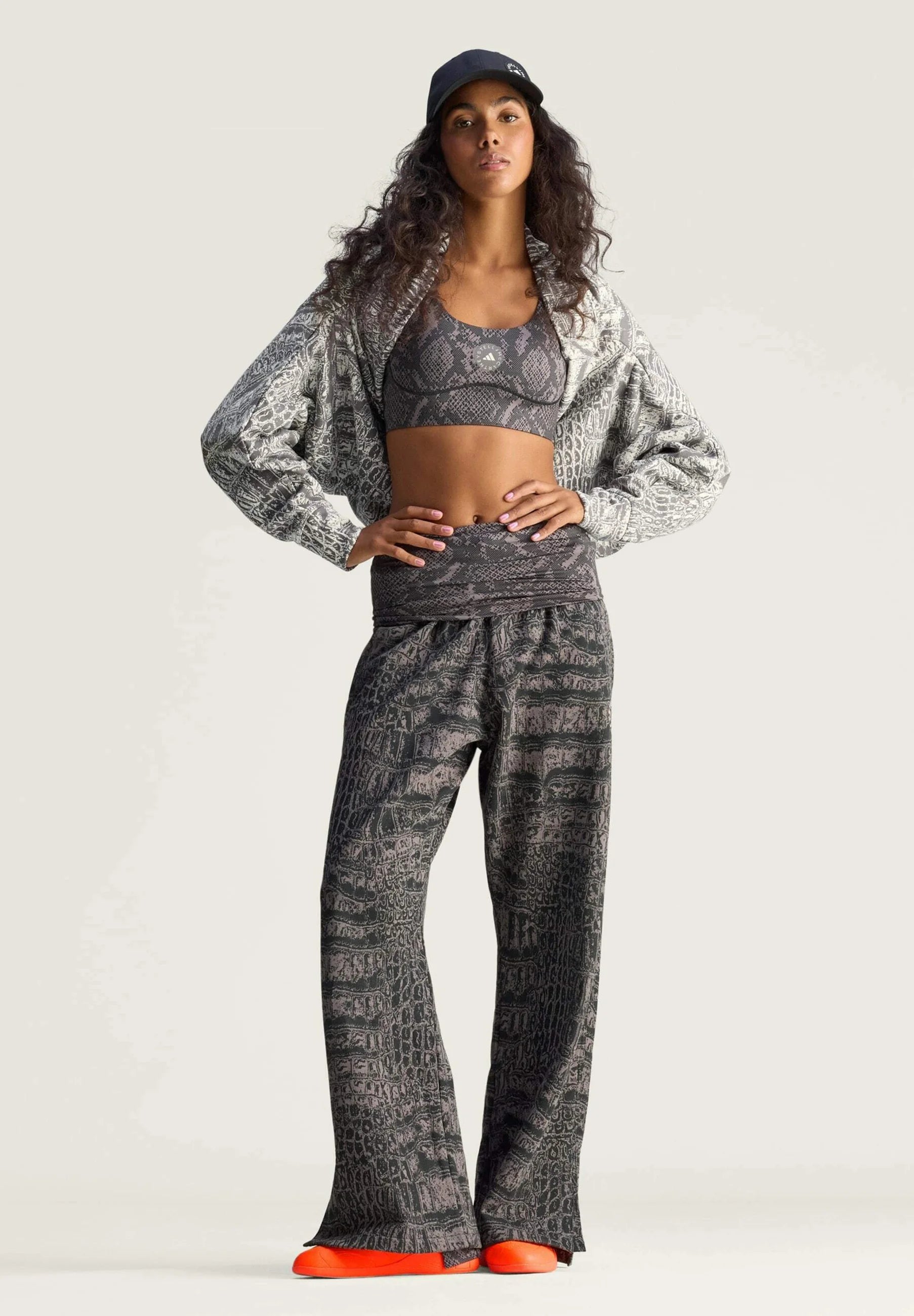 Adidas by Stella McCartney Power Impact bedruckter Sport-BH mit mittlerem Halt – Anthrazit, Schwarz