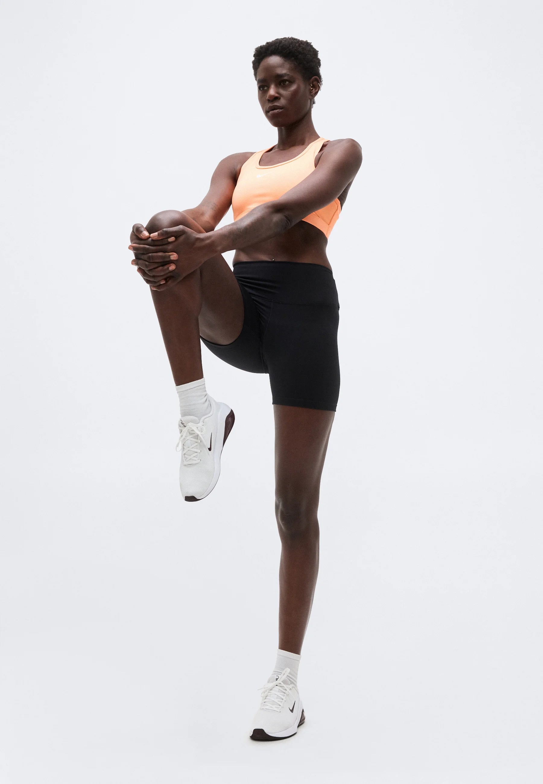 Sportovní podprsenka Nike Medium Support – oranžová Pulse, bílá