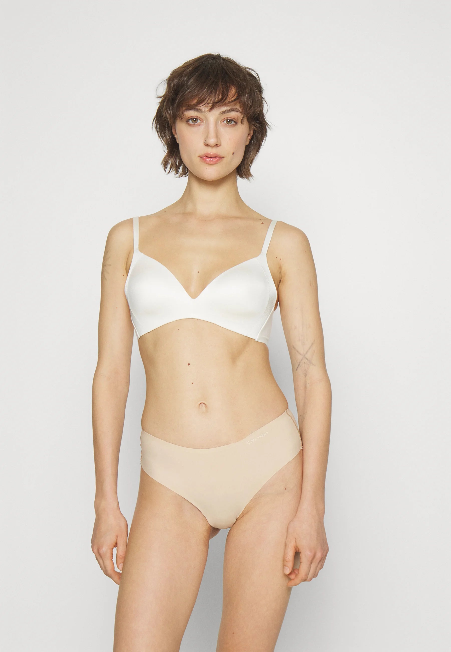 Perizoma Calvin Klein – Cedro