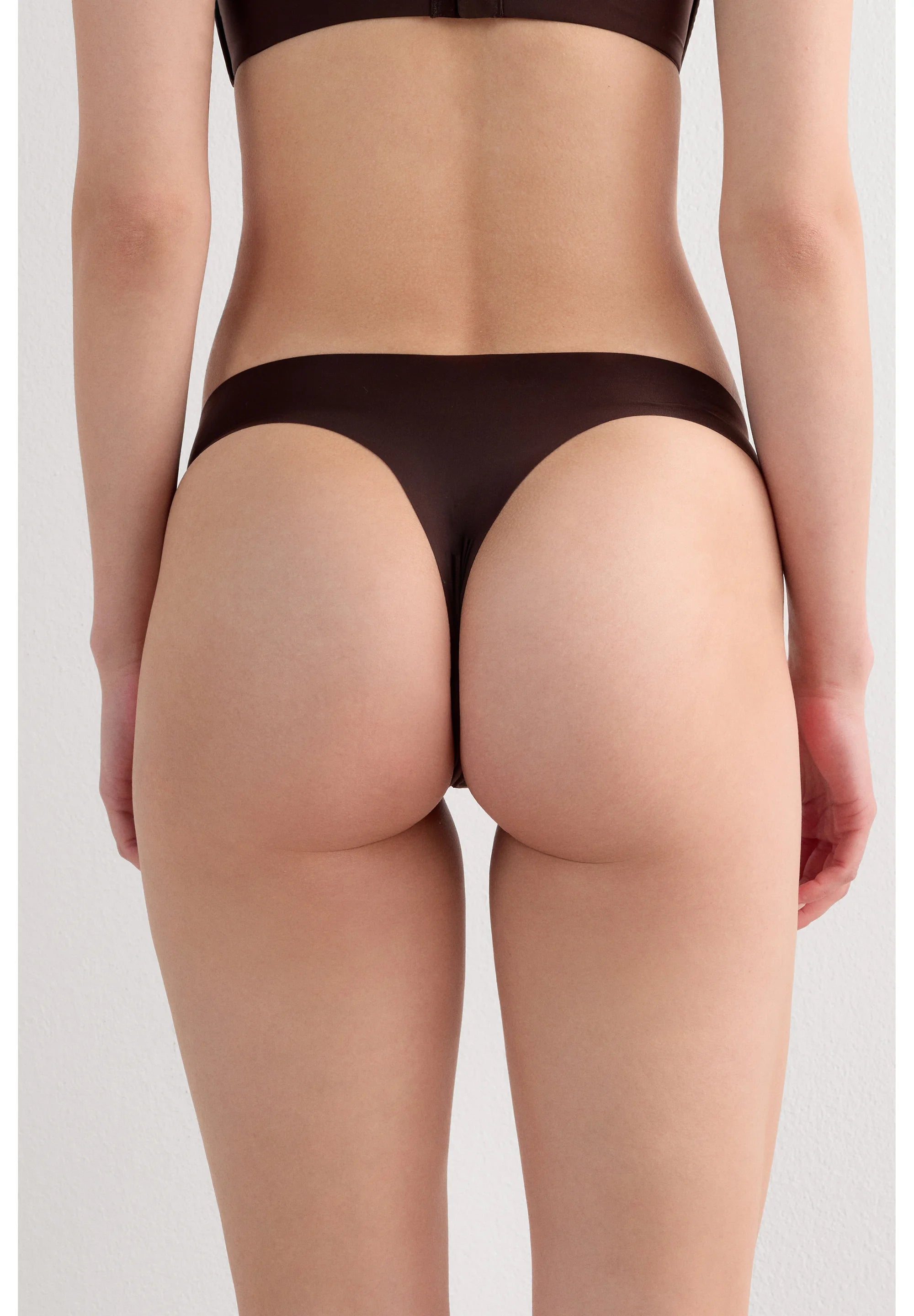 Intimissimi Ultralekkie brazylijskie stringi – ciemny brąz