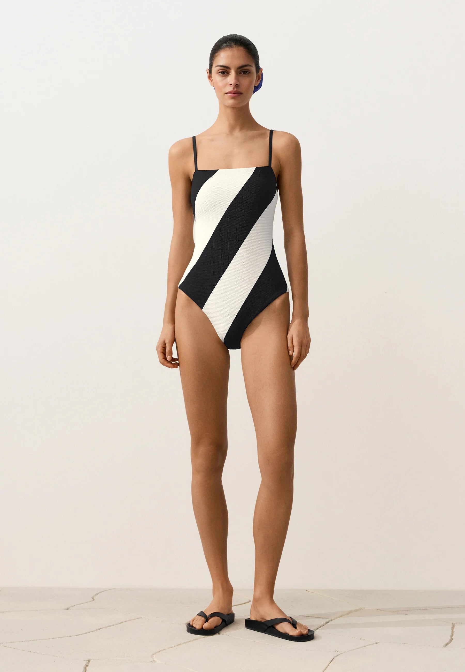 Costume da bagno a fascia in piqué a righe diagonali OYSHO - Nero