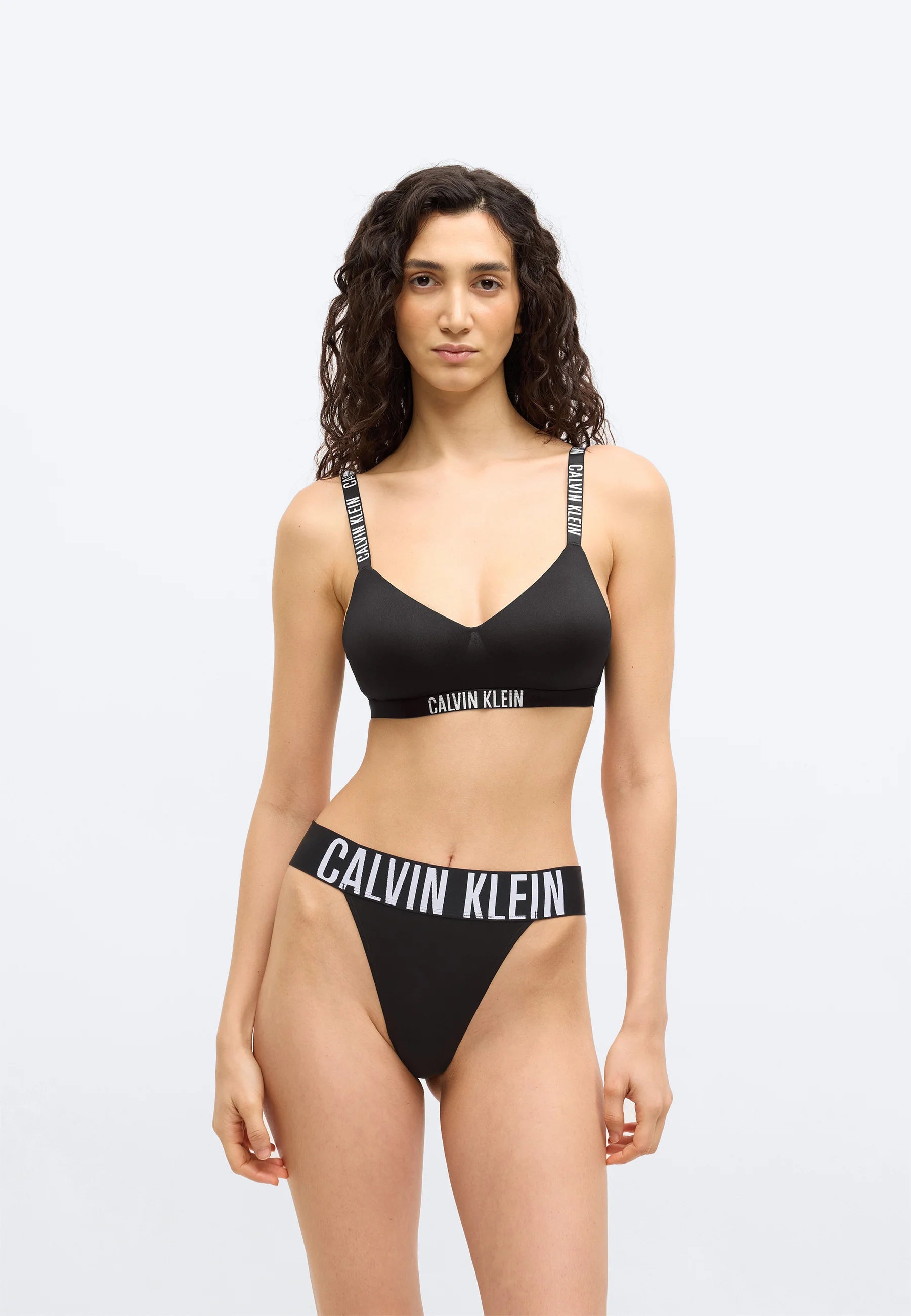 Calvin Klein Intense Power gefüttertes Bralette – Schwarz