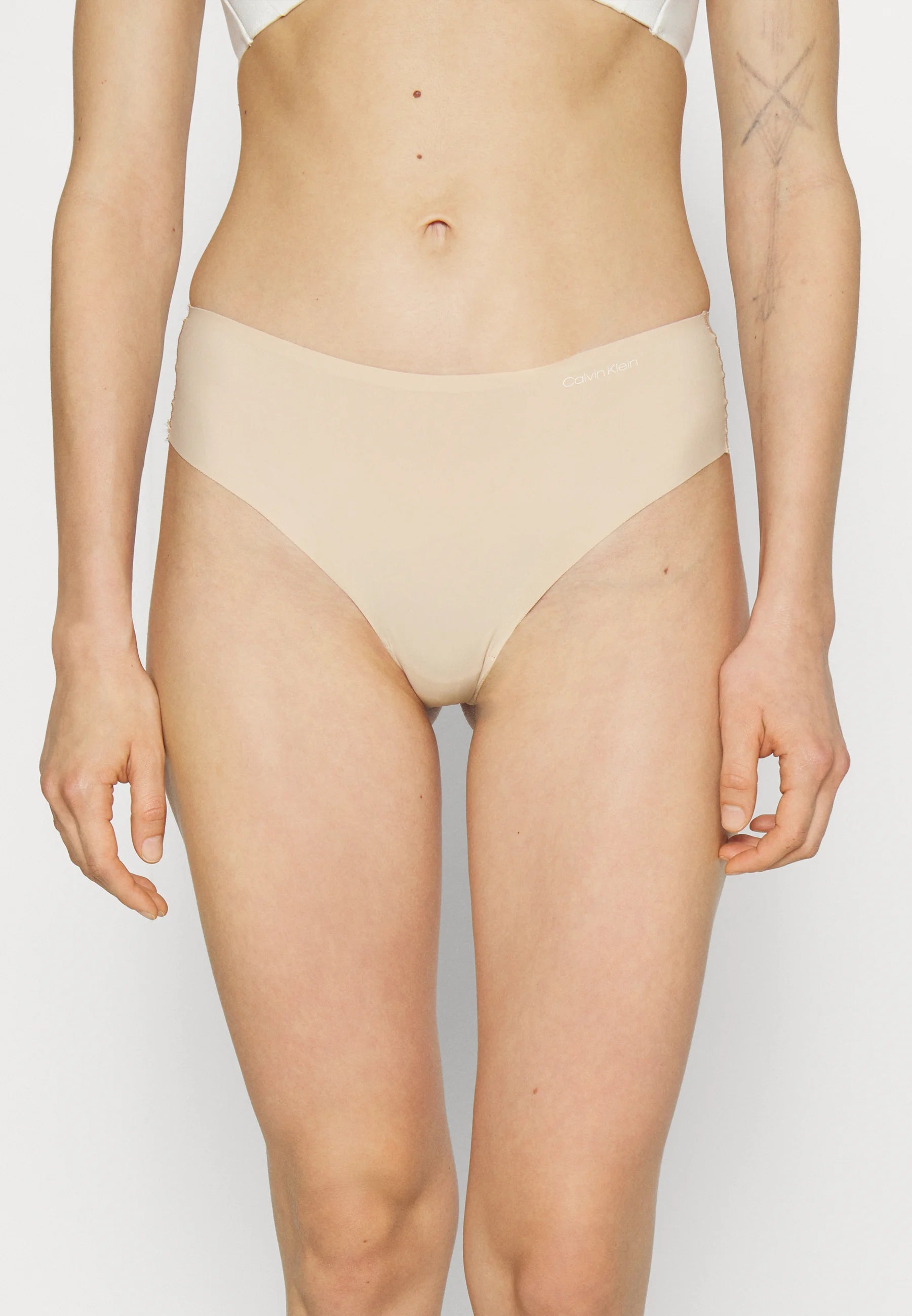 Perizoma Calvin Klein – Cedro