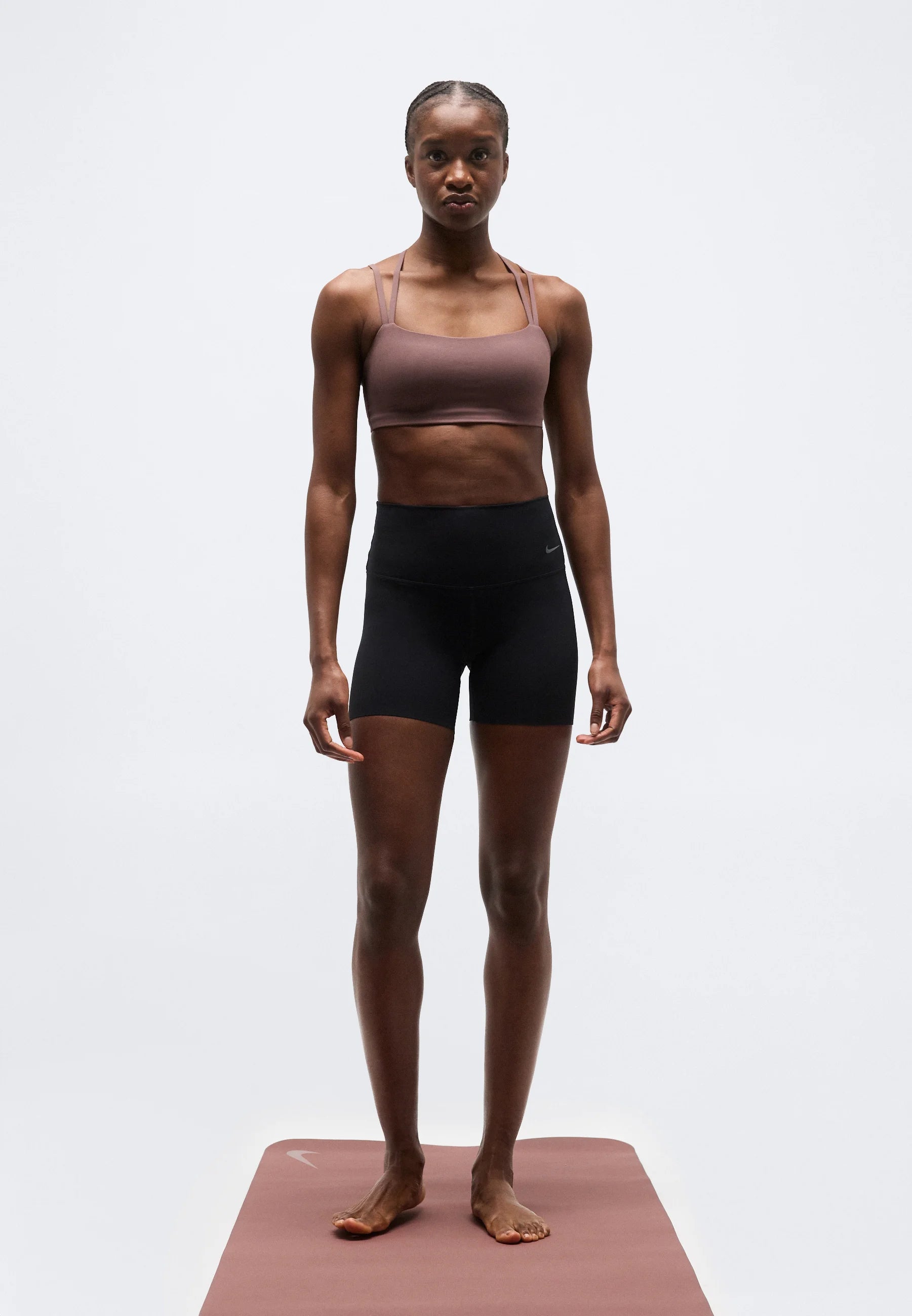 Nike Performance Zenvy Strappy Light Support Soutien-gorge – Tatouage, Blanc