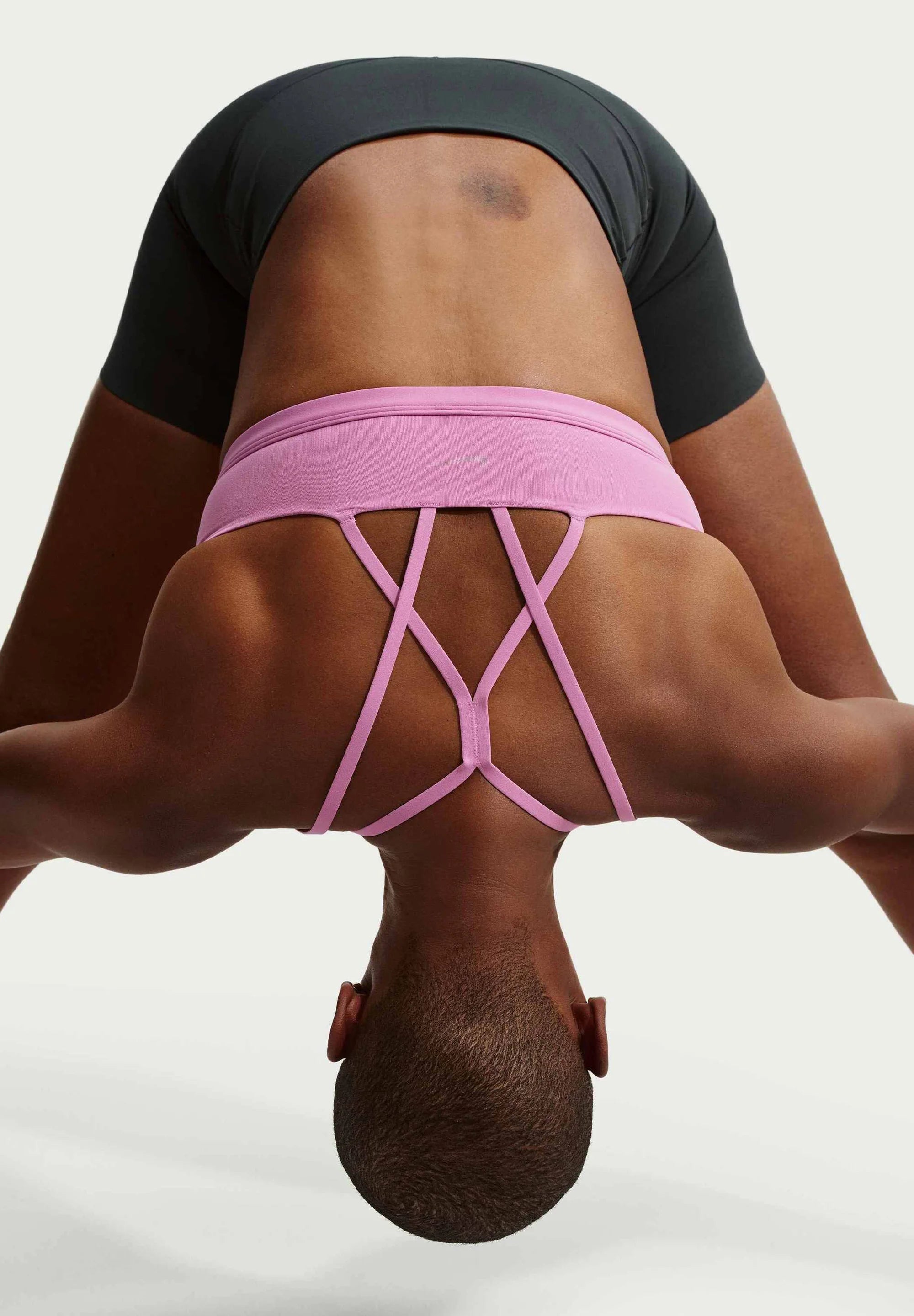 Podprsenka Nike Performance Zenvy Strappy Light Support – světle purpurová, bílá