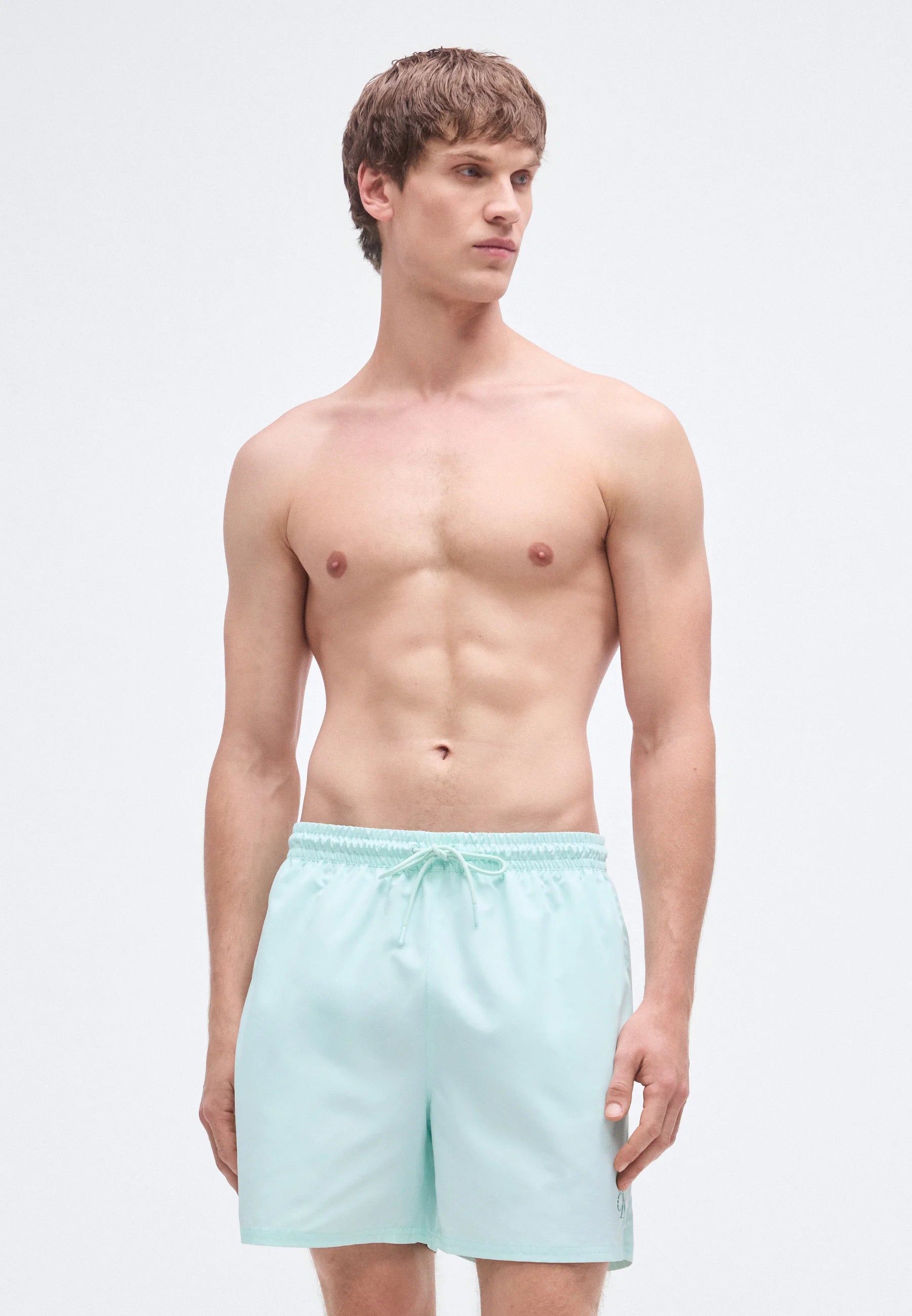Szorty kąpielowe Calvin Klein z monogramem – Feel The Mint