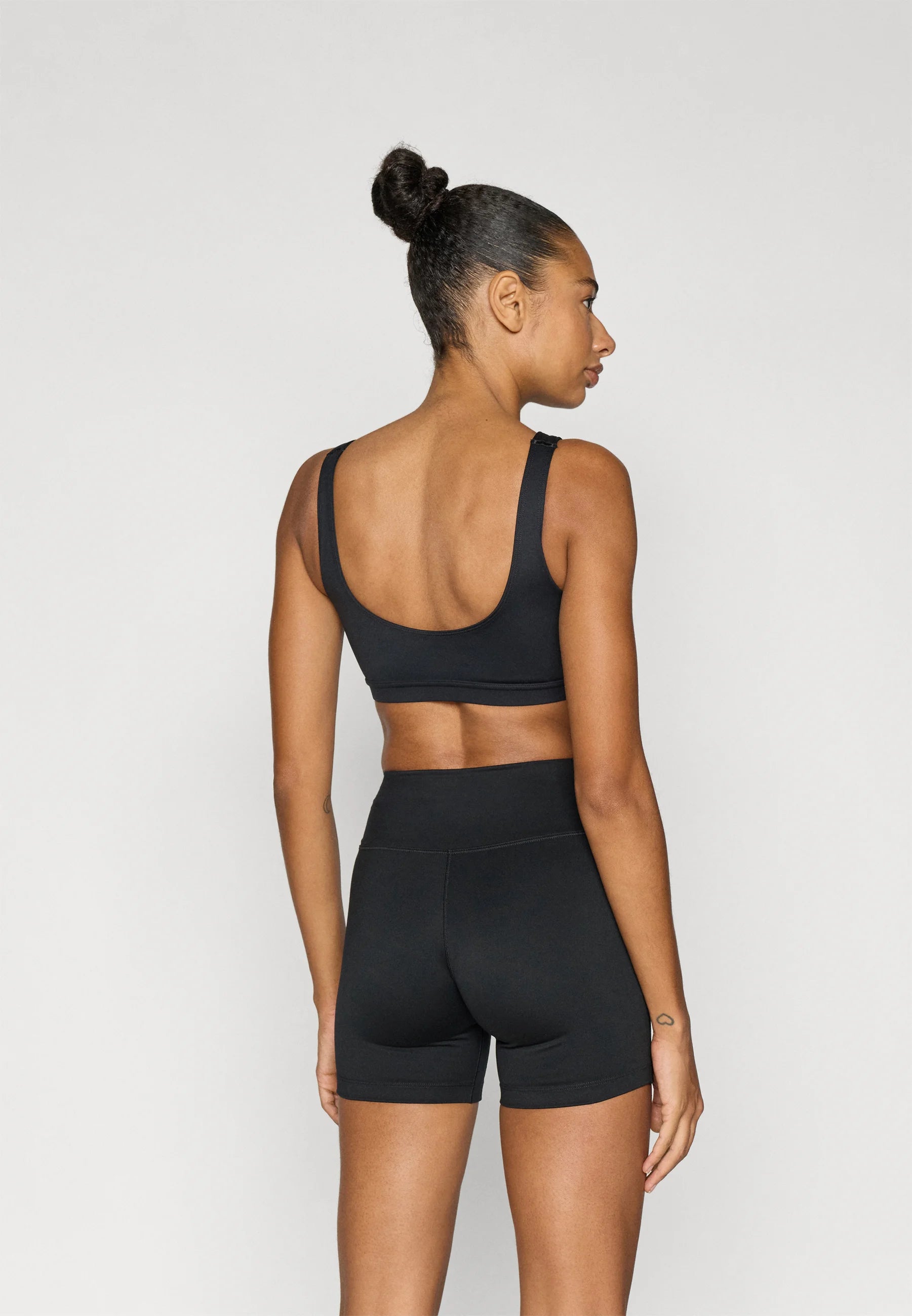 Nike Performance Alate Minimalist Light Support Bra – Black