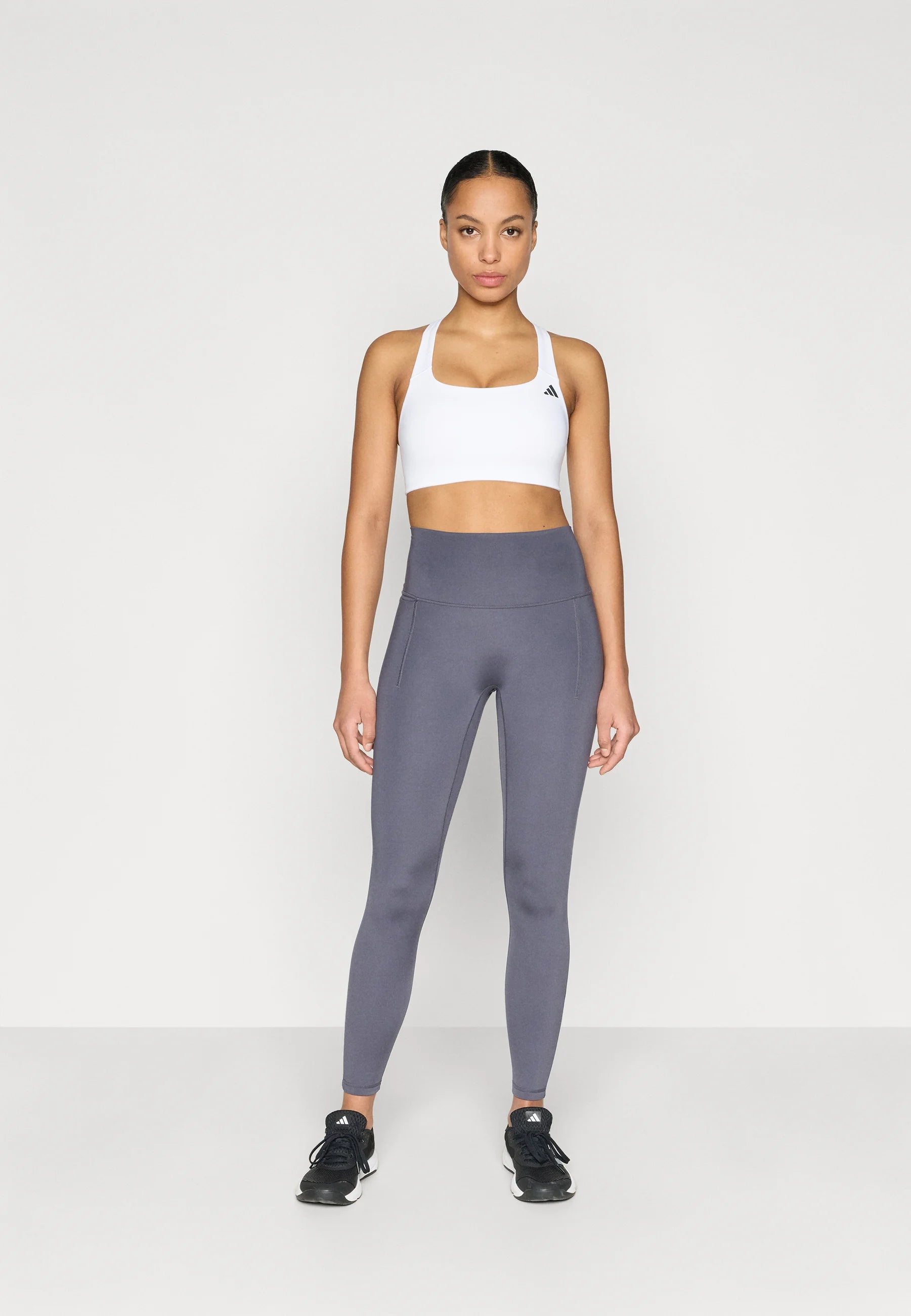 Biustonosz Adidas Performance Optime Workout ze średnim wsparciem – biały