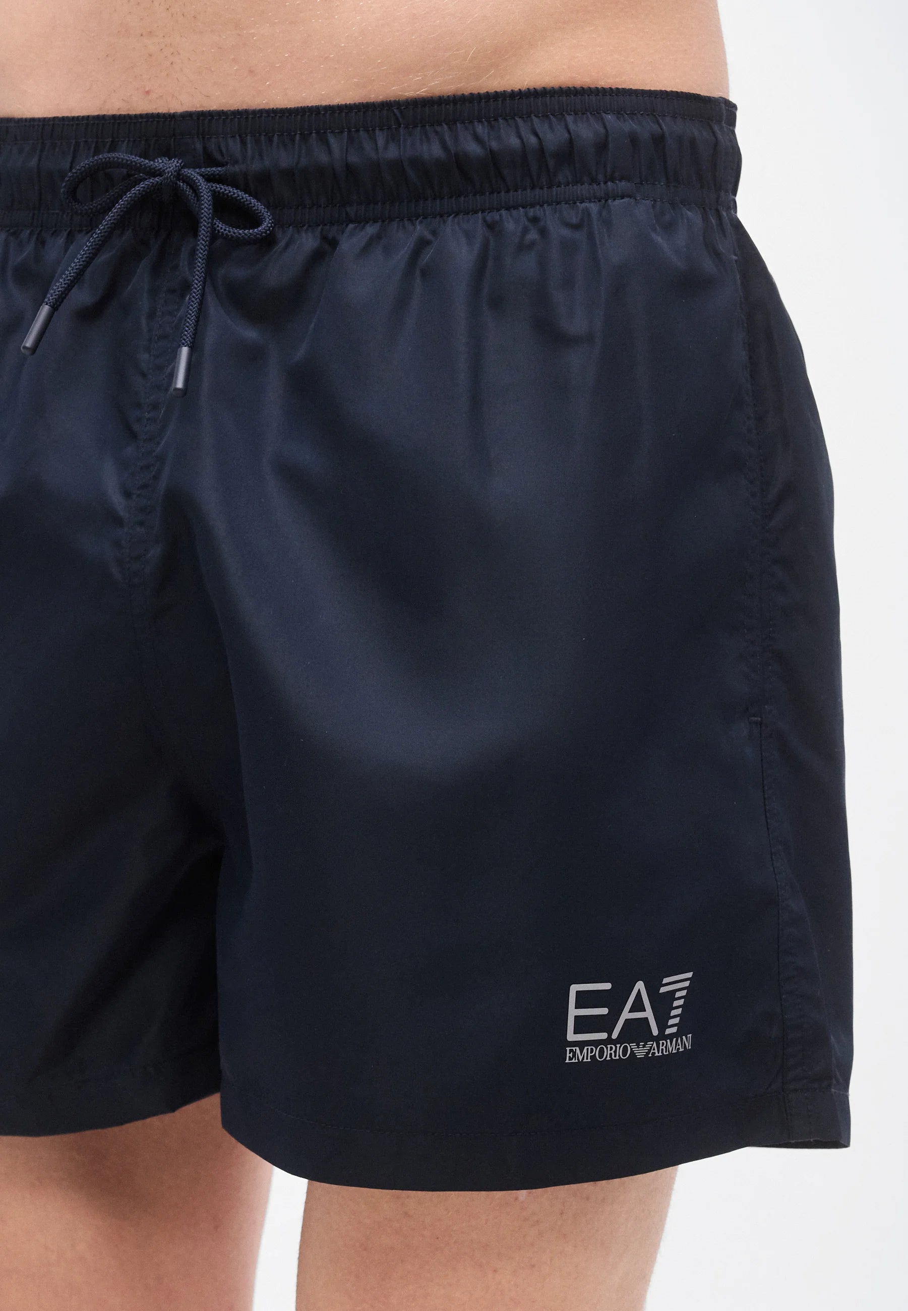 Emporio Armani EA7 Water Sports Graphic Vertical Monogram Short de bain – Bleu, Argenté