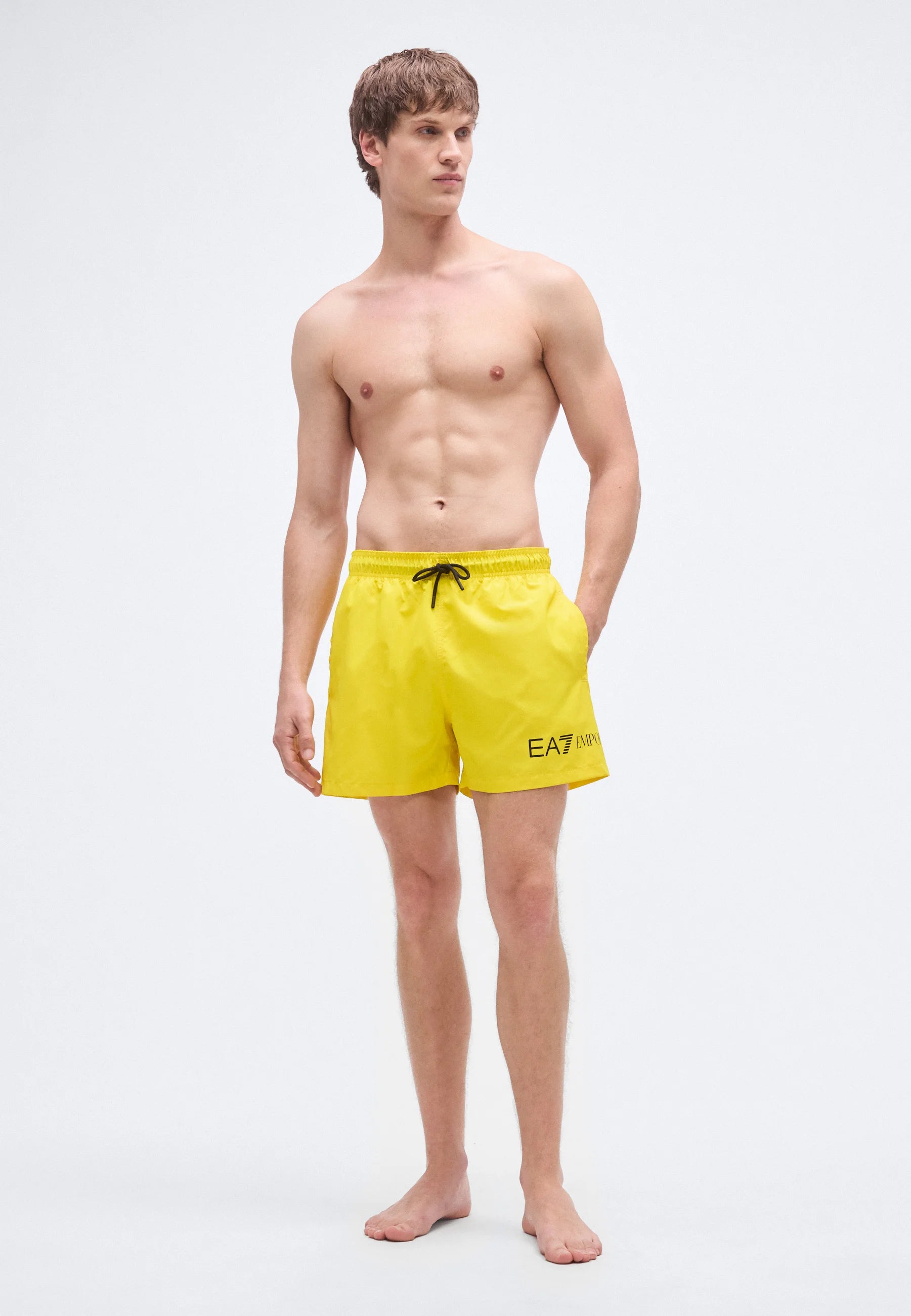 Pantaloncini da bagno boxer con logo esteso Emporio Armani EA7 Water Sport - Giallo cyber, nero