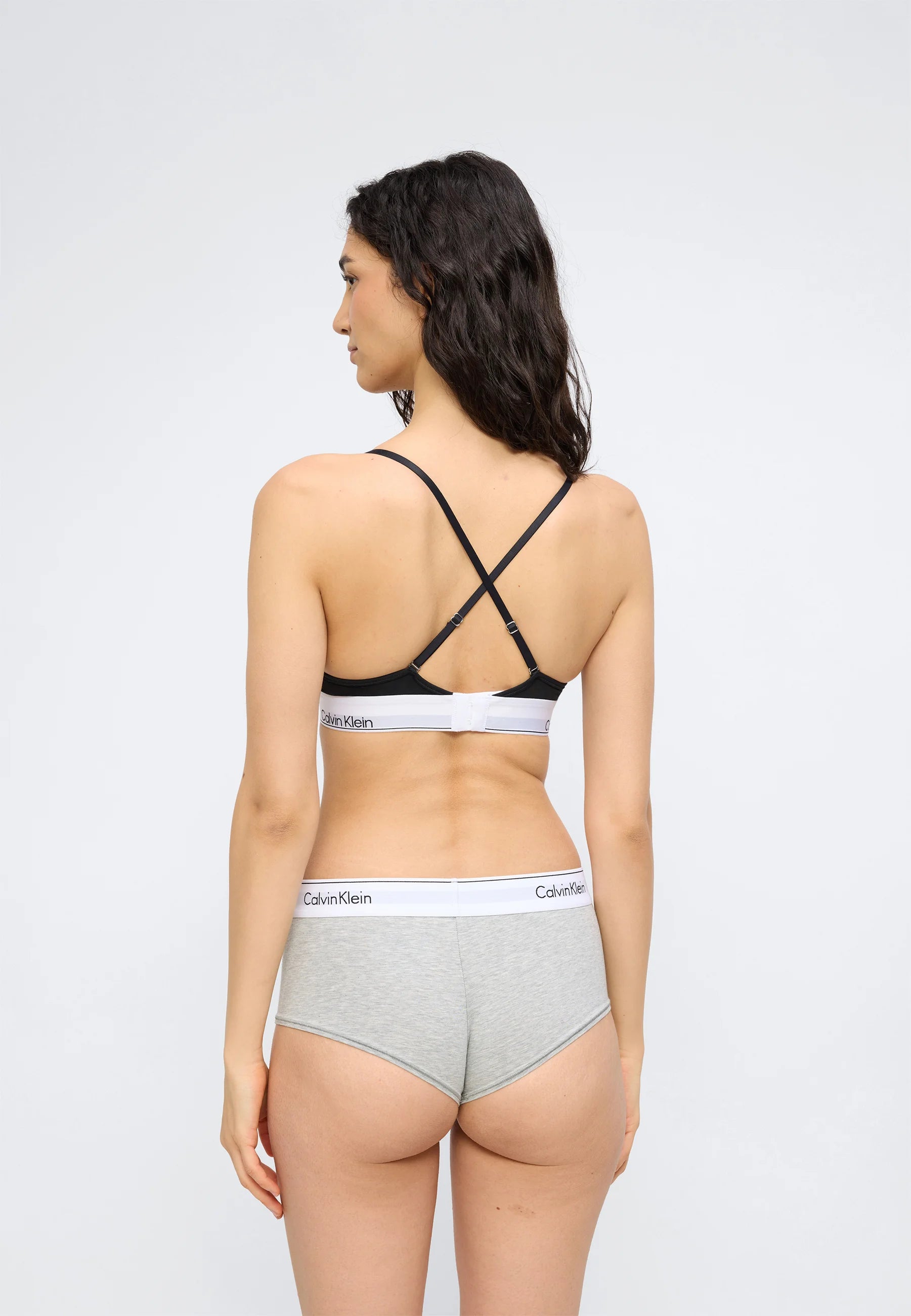 Calvin Klein Leicht gefütterter T-Shirt-BH mit tiefem Ausschnitt – Schwarz