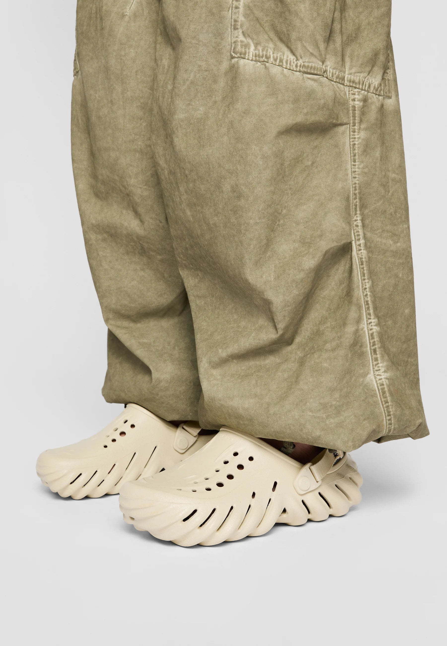 Crocs Echo Mules – kost, černá