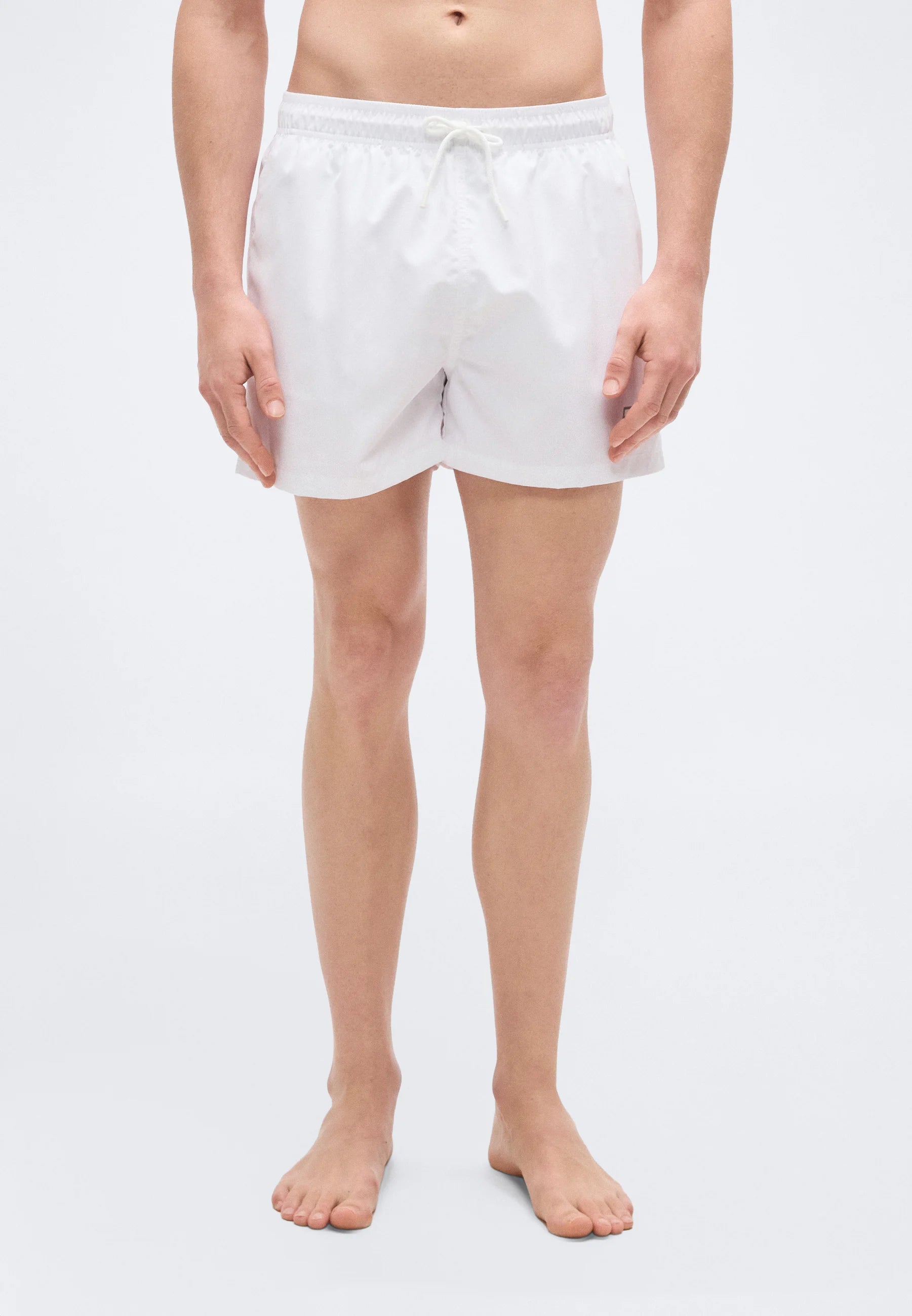 Emporio Armani EA7 Water Sports Graphic Vertical Monogram Short de bain – Blanc, Argenté