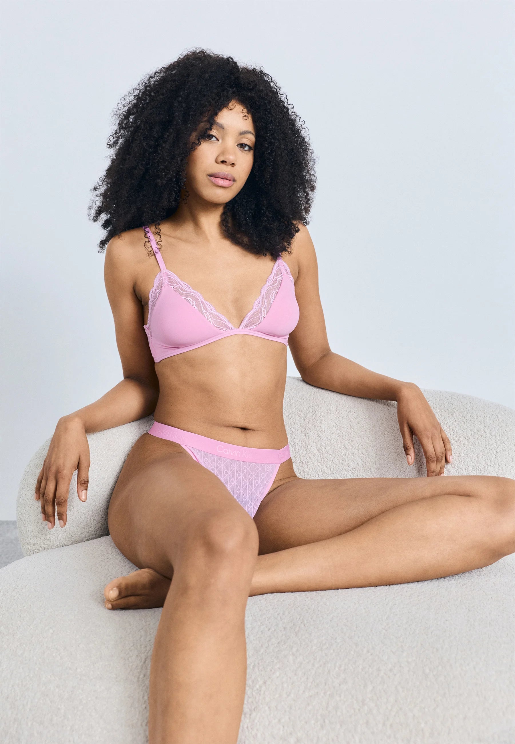 String en dentelle Calvin Klein – Essence rose