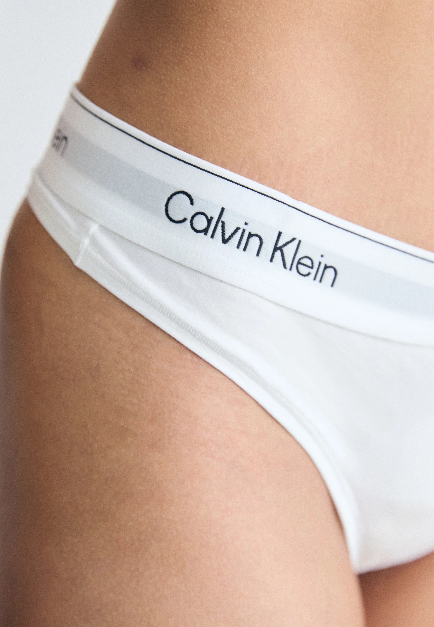 Stringi Calvin Klein Icon – białe