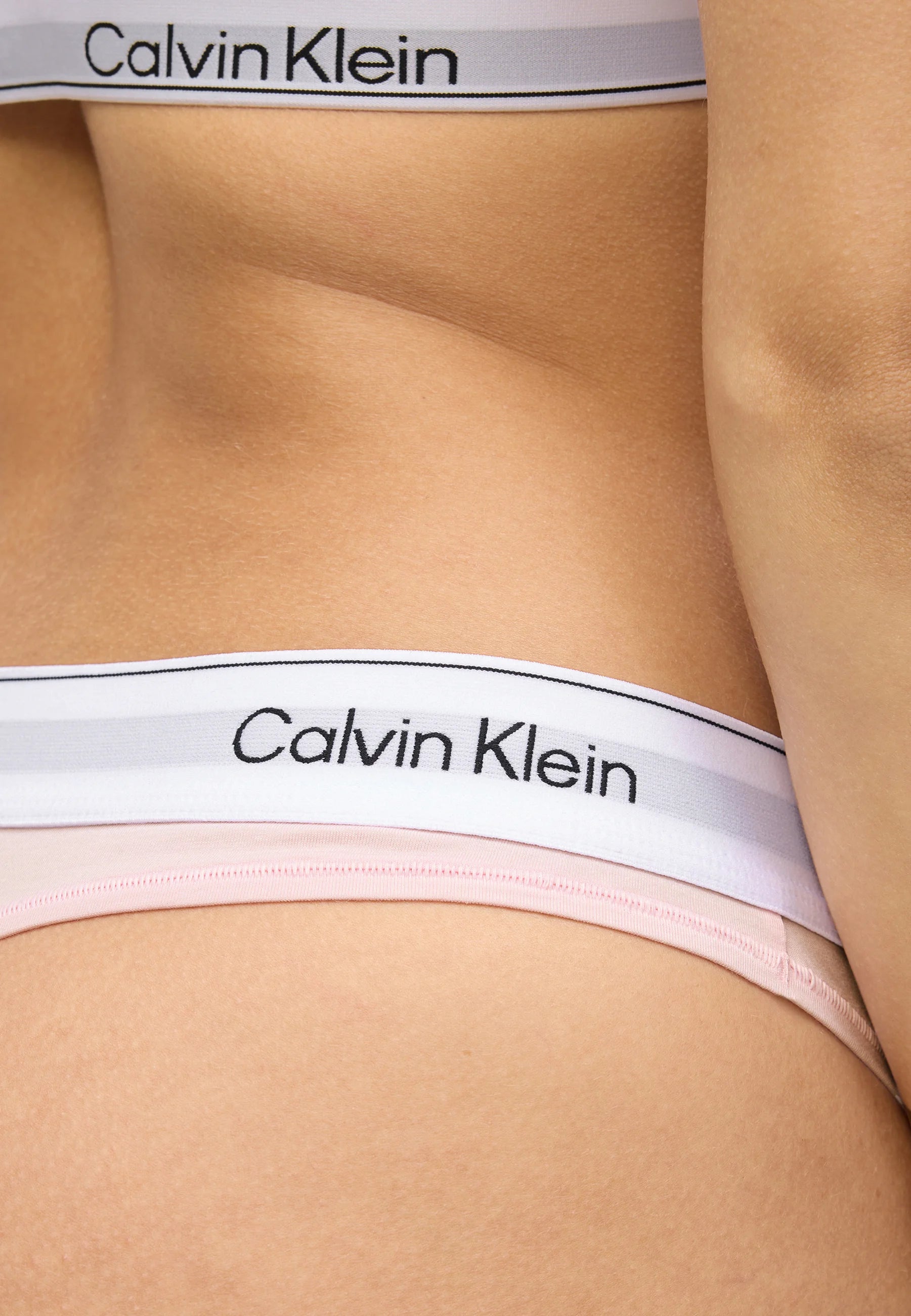 Dwupak stringów Calvin Klein – biały, kołysankowy róż