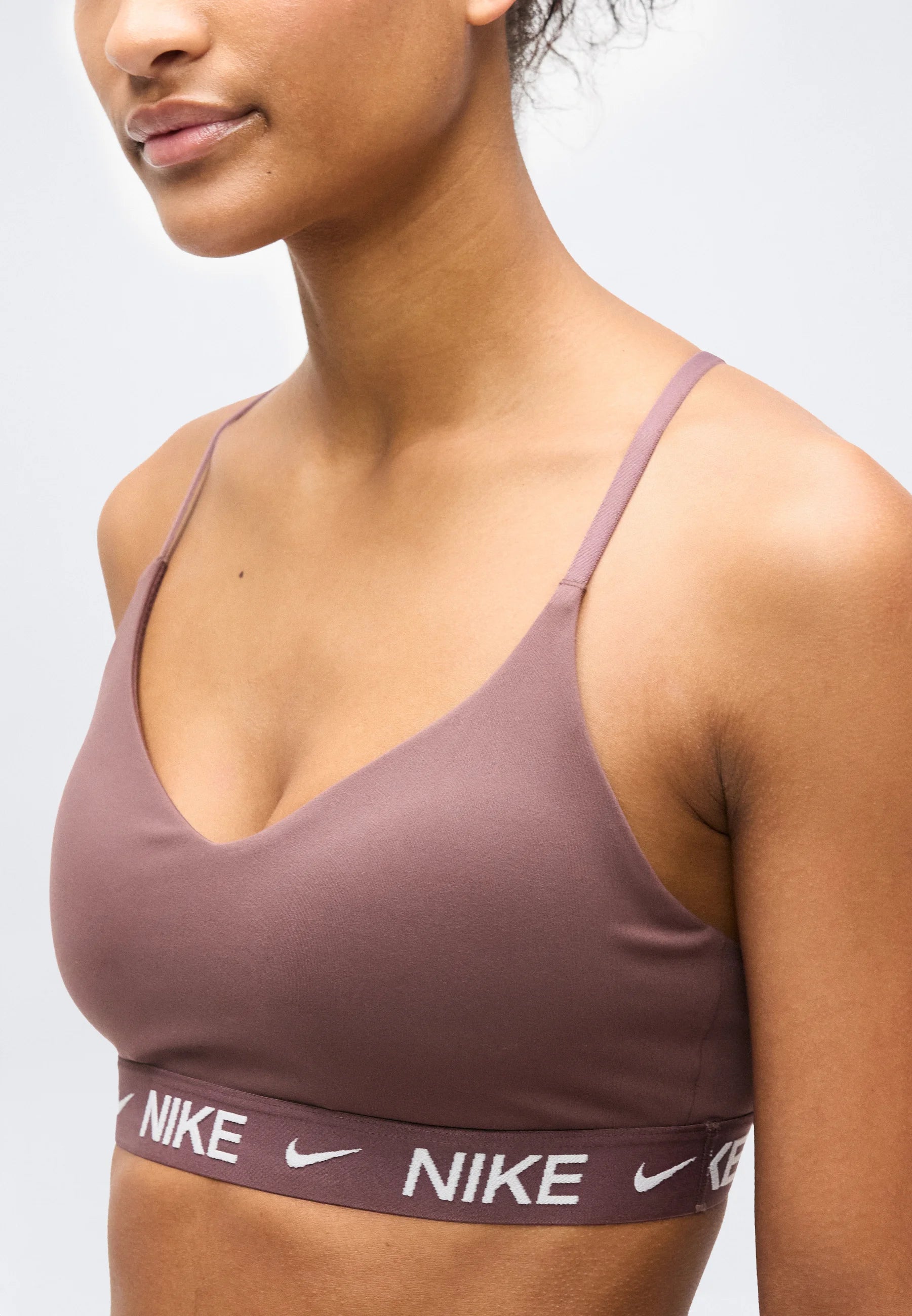 Nike Performance Indy Light Support Soutien-gorge – Tatouage, Blanc
