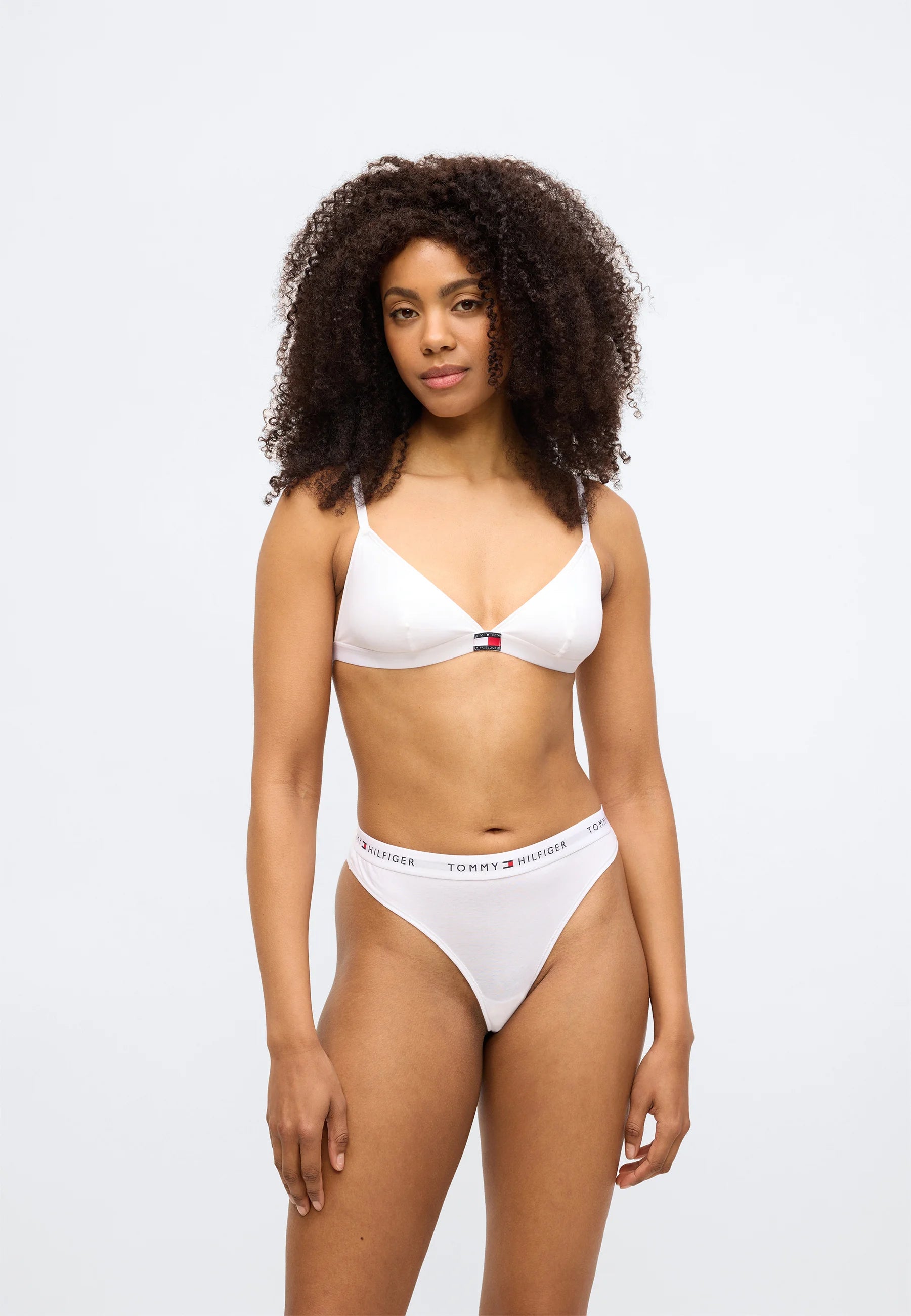 Tommy Hilfiger String 3-Pack – Desert Sky, Blanc, Rouge Primaire