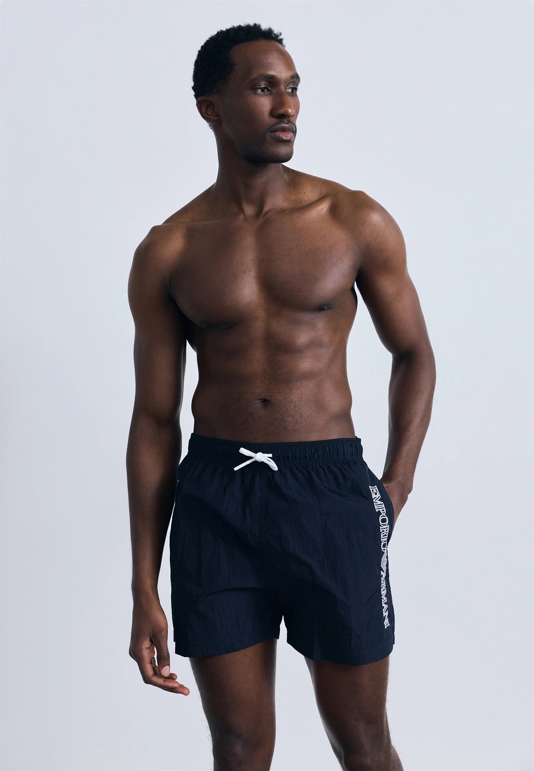 Short de bain boxer avec logo brodé Emporio Armani EA7 - Bleu