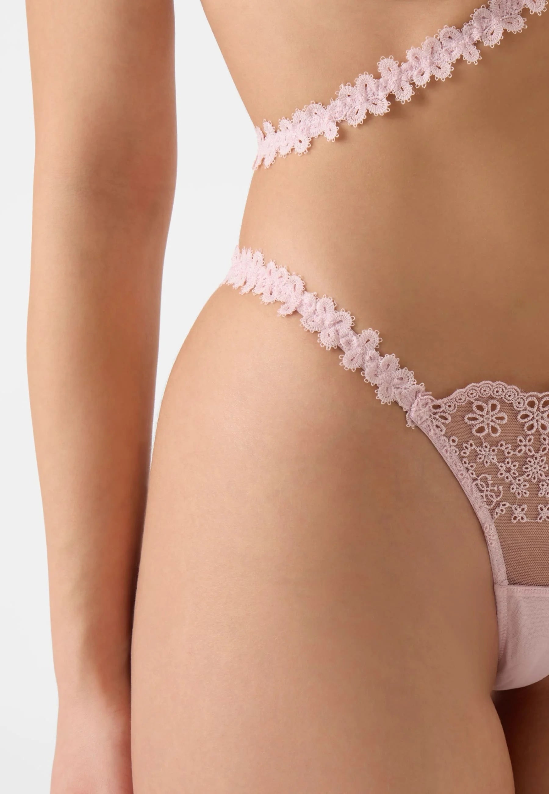 Guess String en dentelle Beatrice – Rose