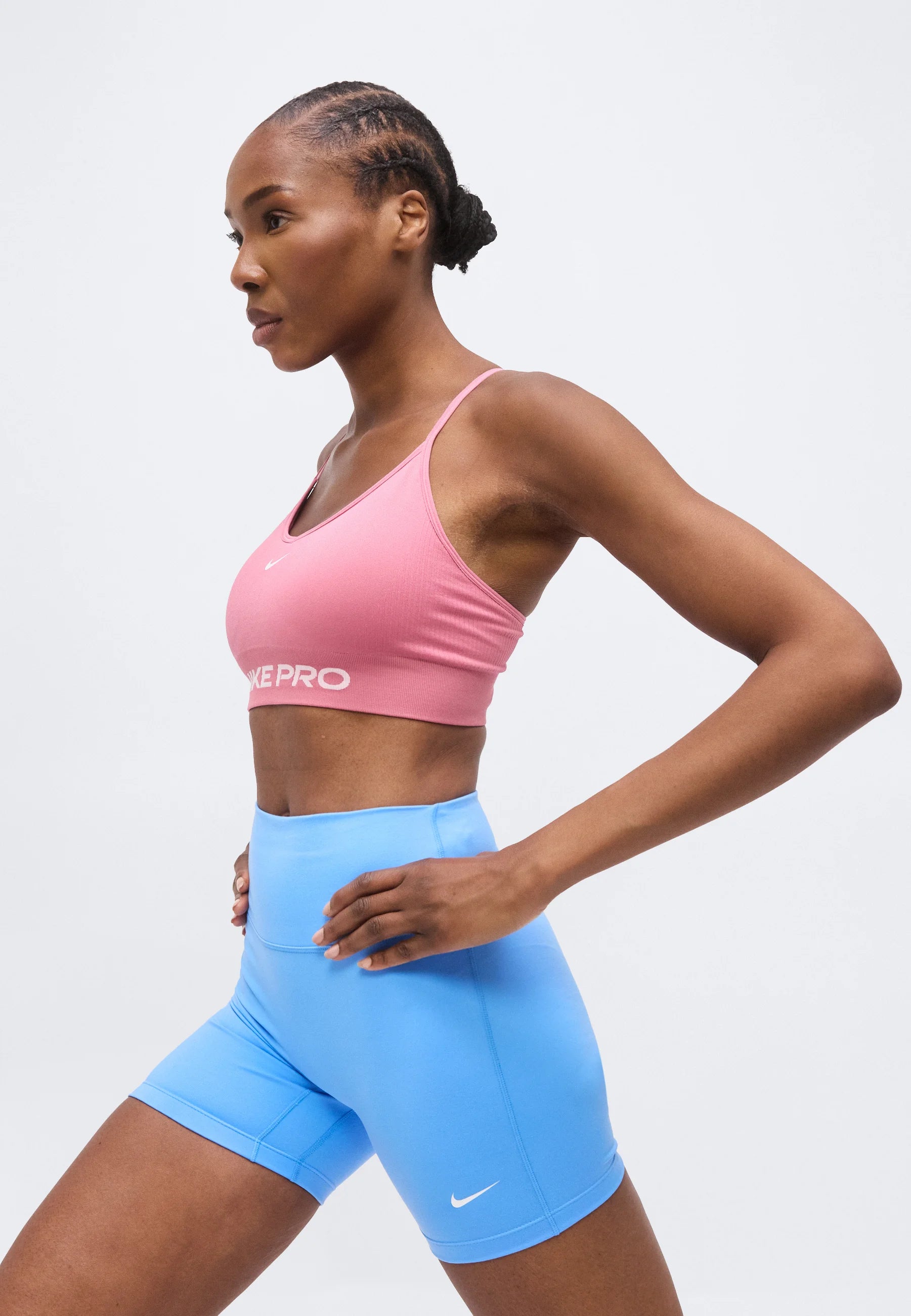 Podprsenka Nike Performance Light Support – pivoňka, bílá