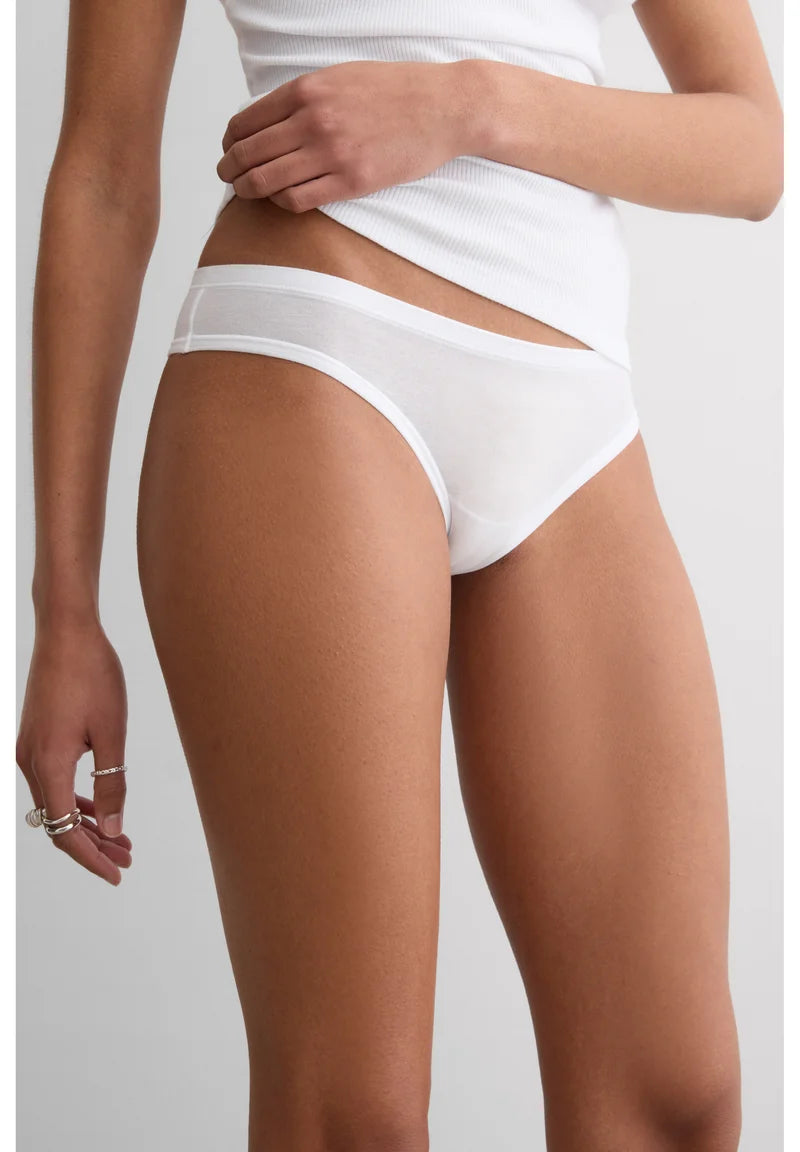 String Ultraléger Intimissimi Brasil – Blanc
