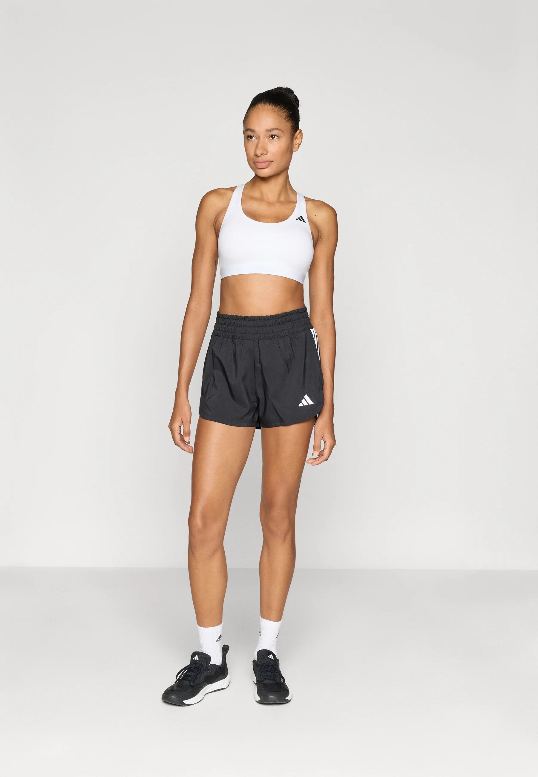 Podprsenka Adidas Performance Optime Essentials Medium Support – bílá