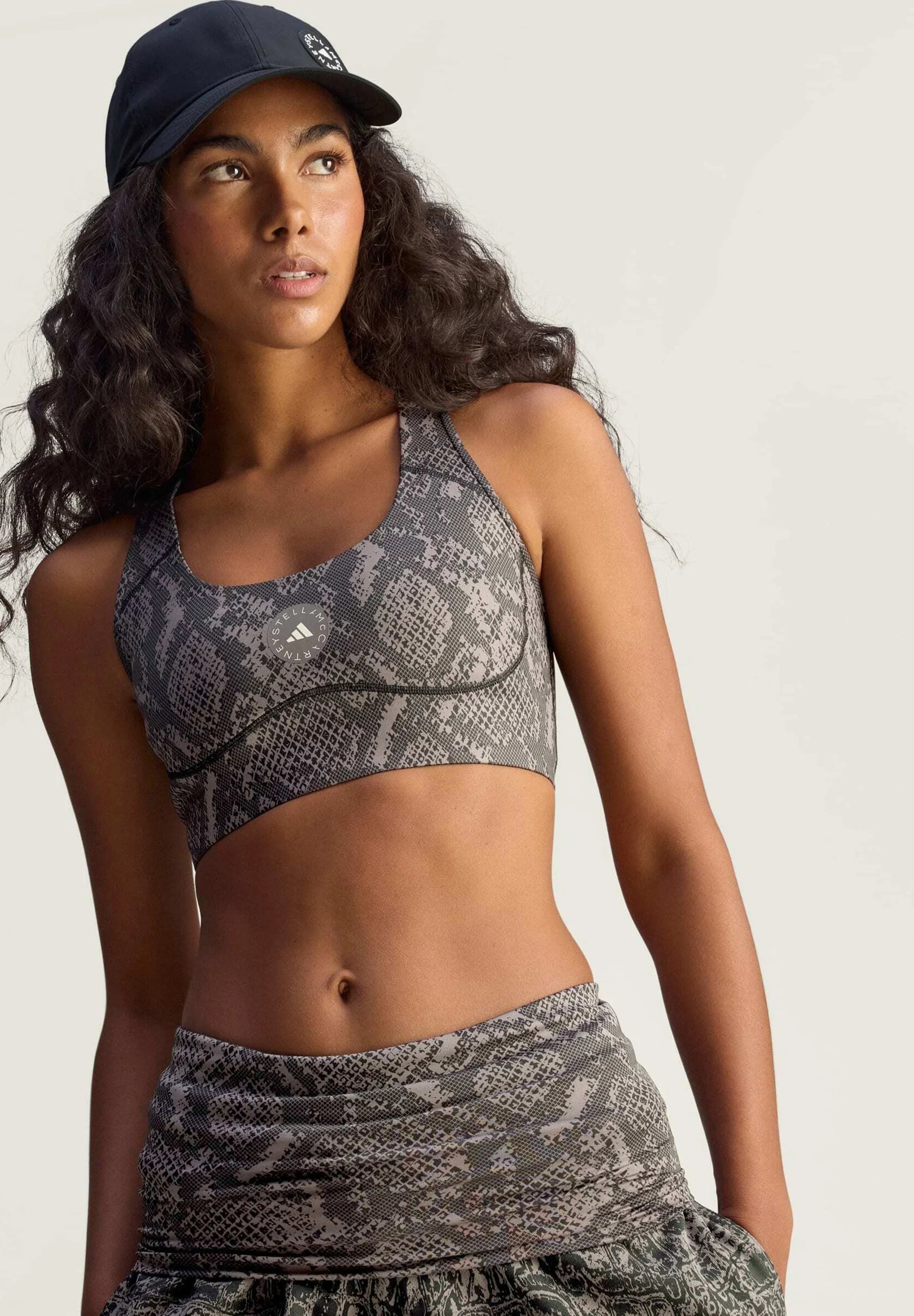 Adidas by Stella McCartney Power Impact bedruckter Sport-BH mit mittlerem Halt – Anthrazit, Schwarz