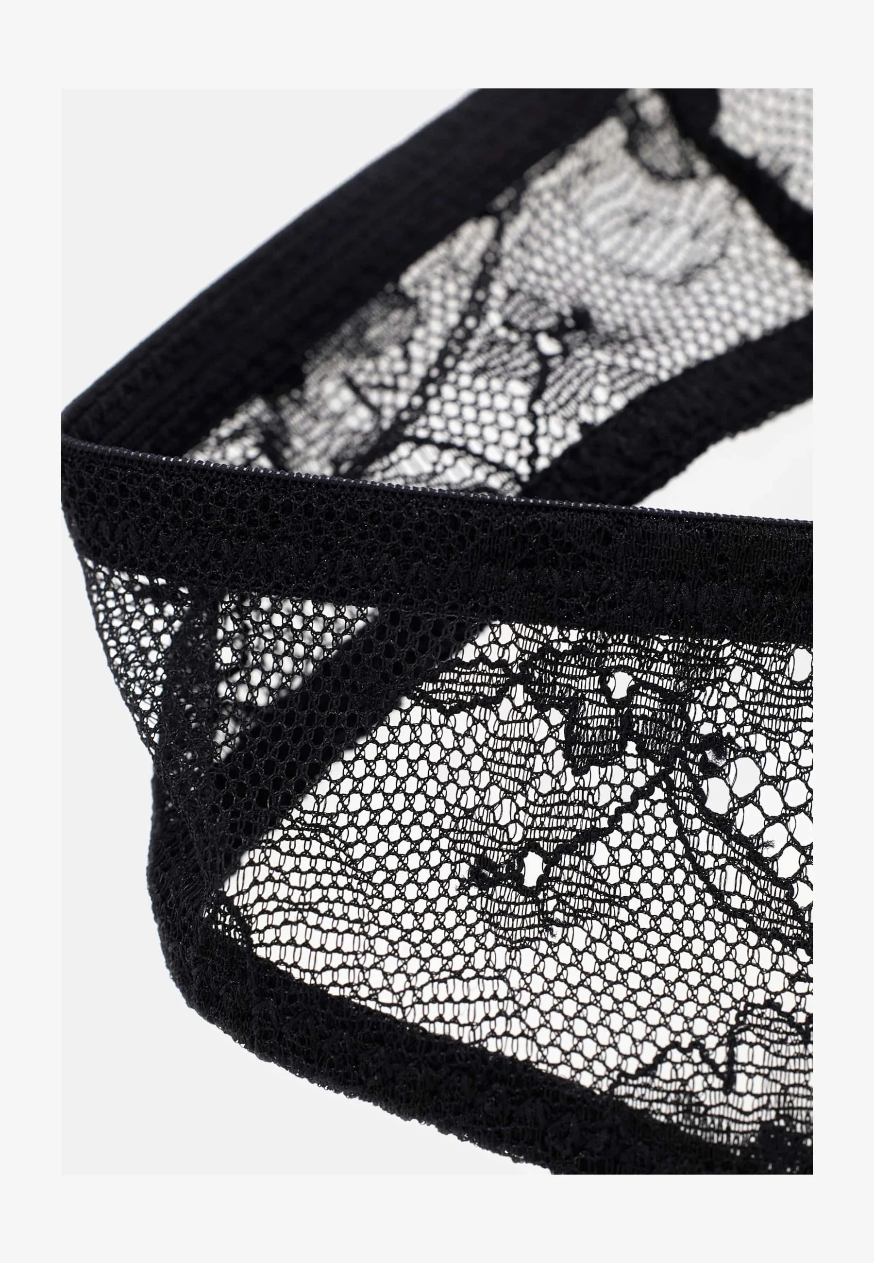 Brazilské kalhotky Guess Elena Lace – černé