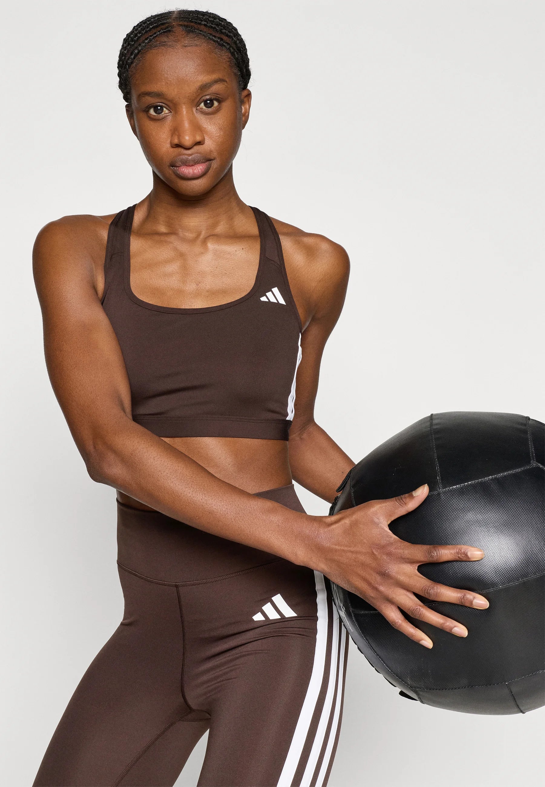 Podprsenka Adidas Performance Optime Essentials 3 Stripes Medium Support – káva Aurora, bílá
