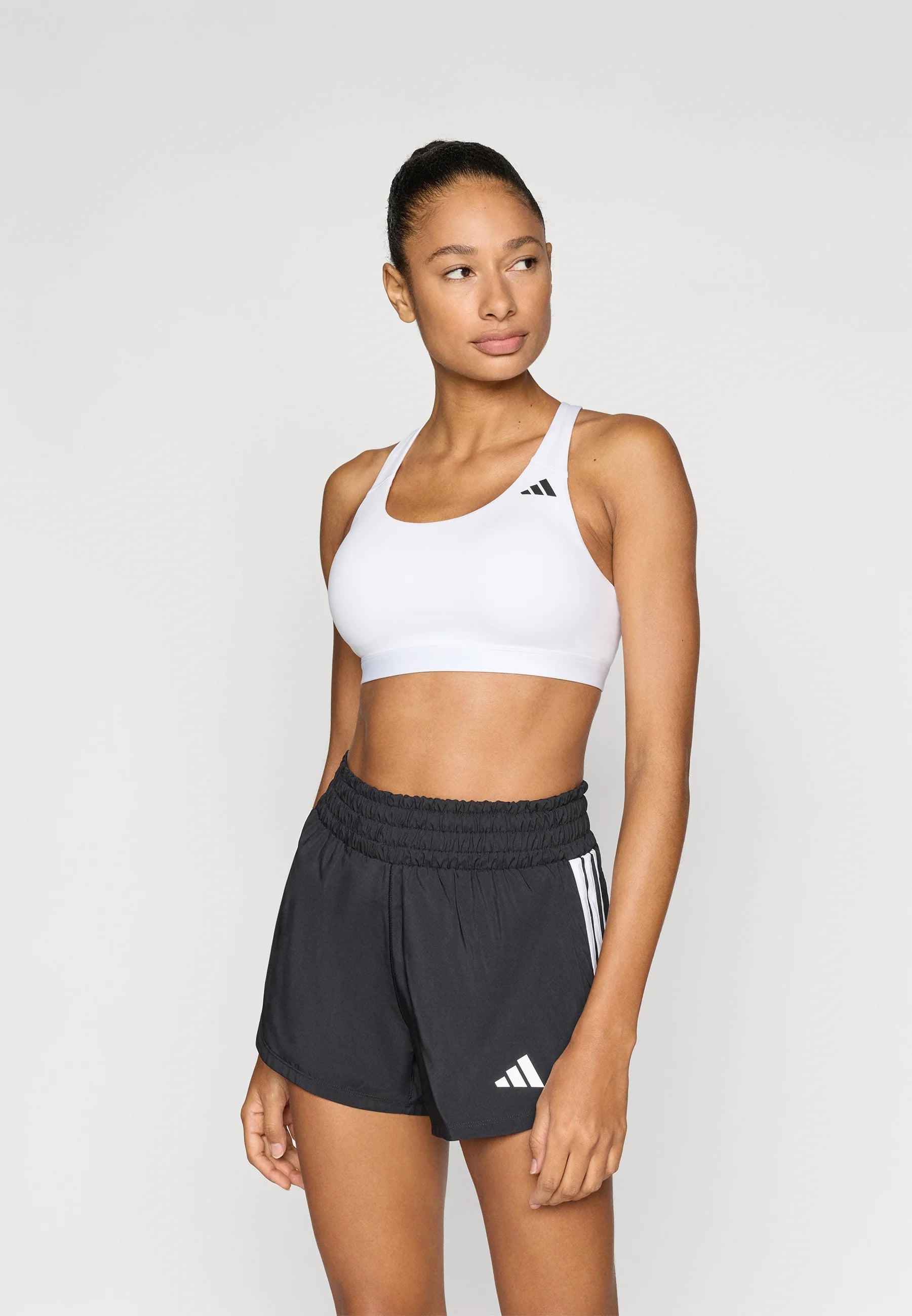 Podprsenka Adidas Performance Optime Essentials Medium Support – bílá