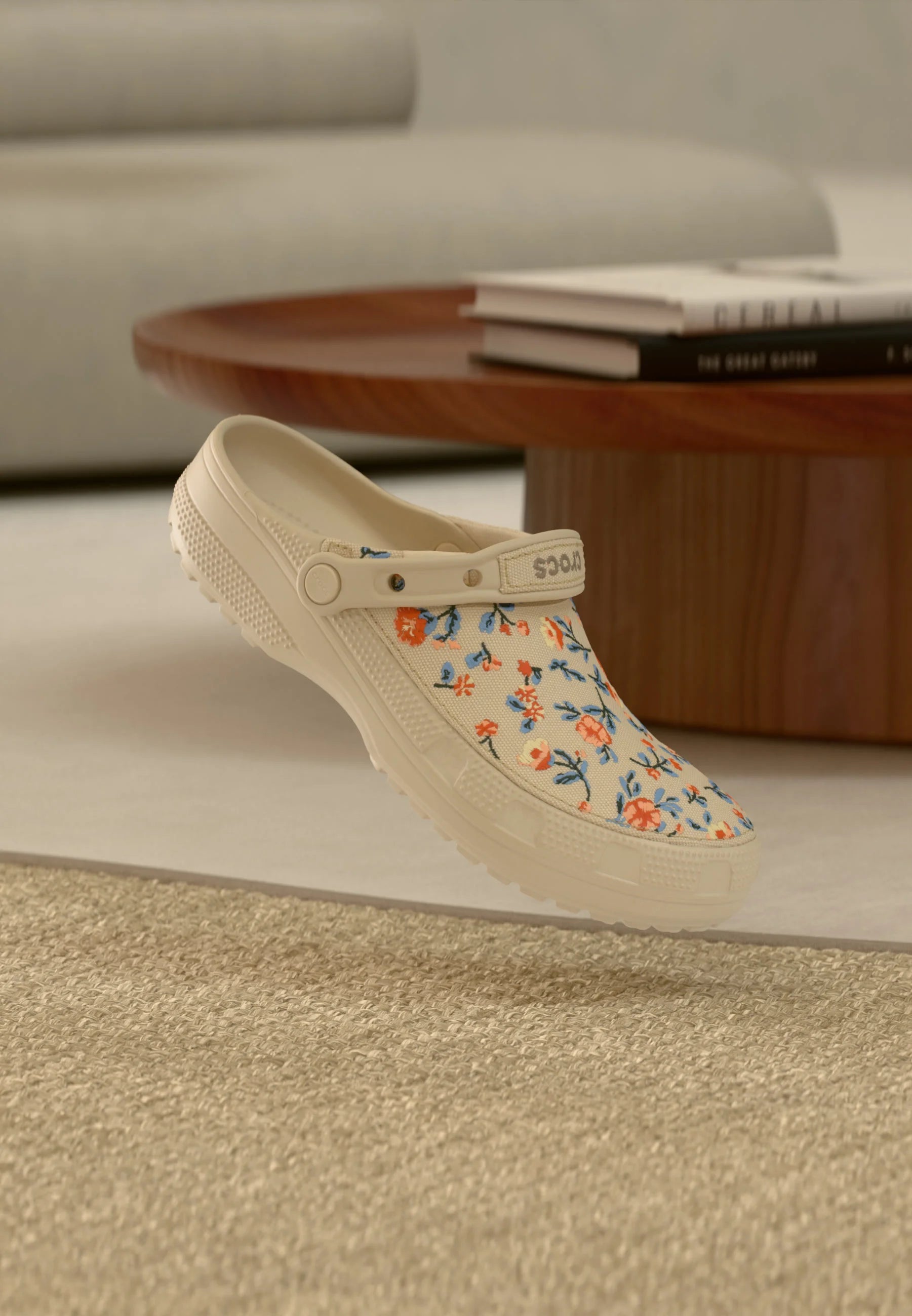 Mules unisexes florales Crocs Classic Crafted – Frappe