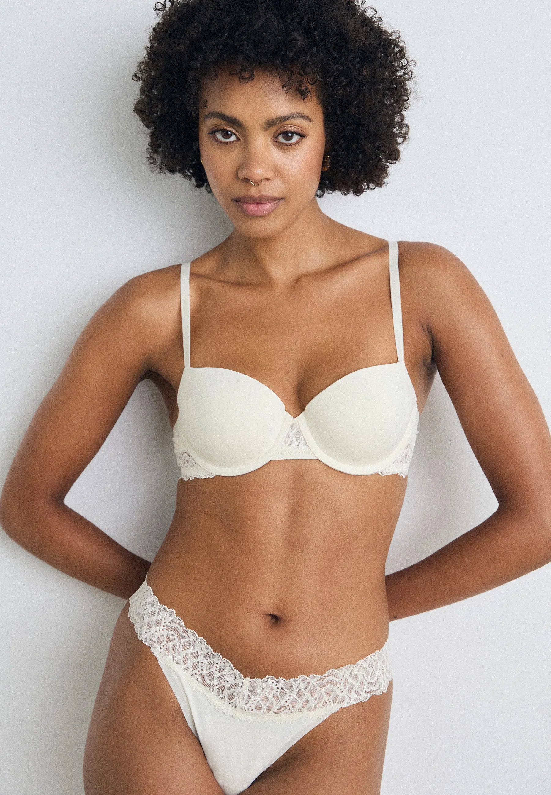 String Calvin Klein Attract – Ivoire