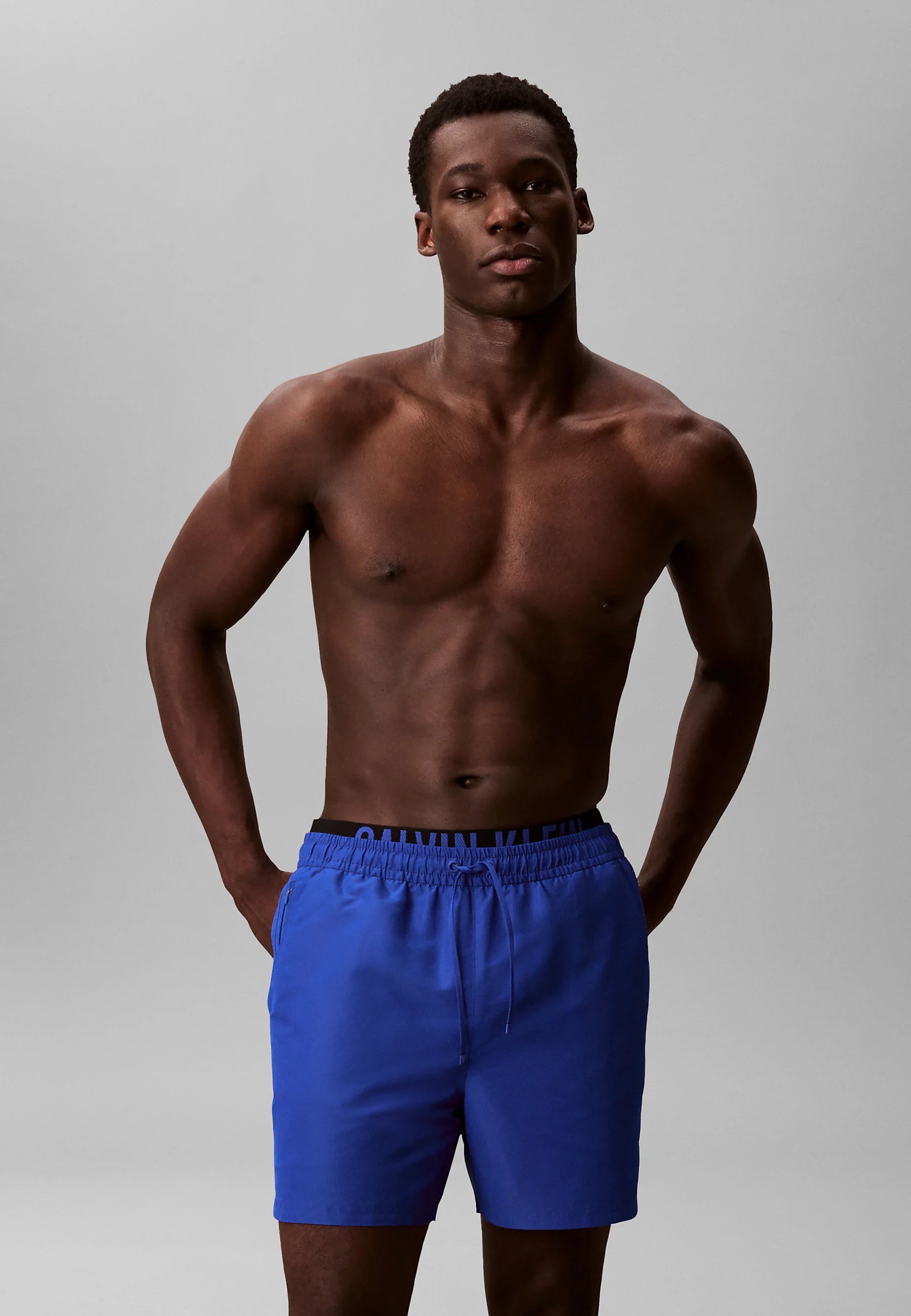 Spodenki kąpielowe Calvin Klein Swimwear Boxer Intense Power – royalty