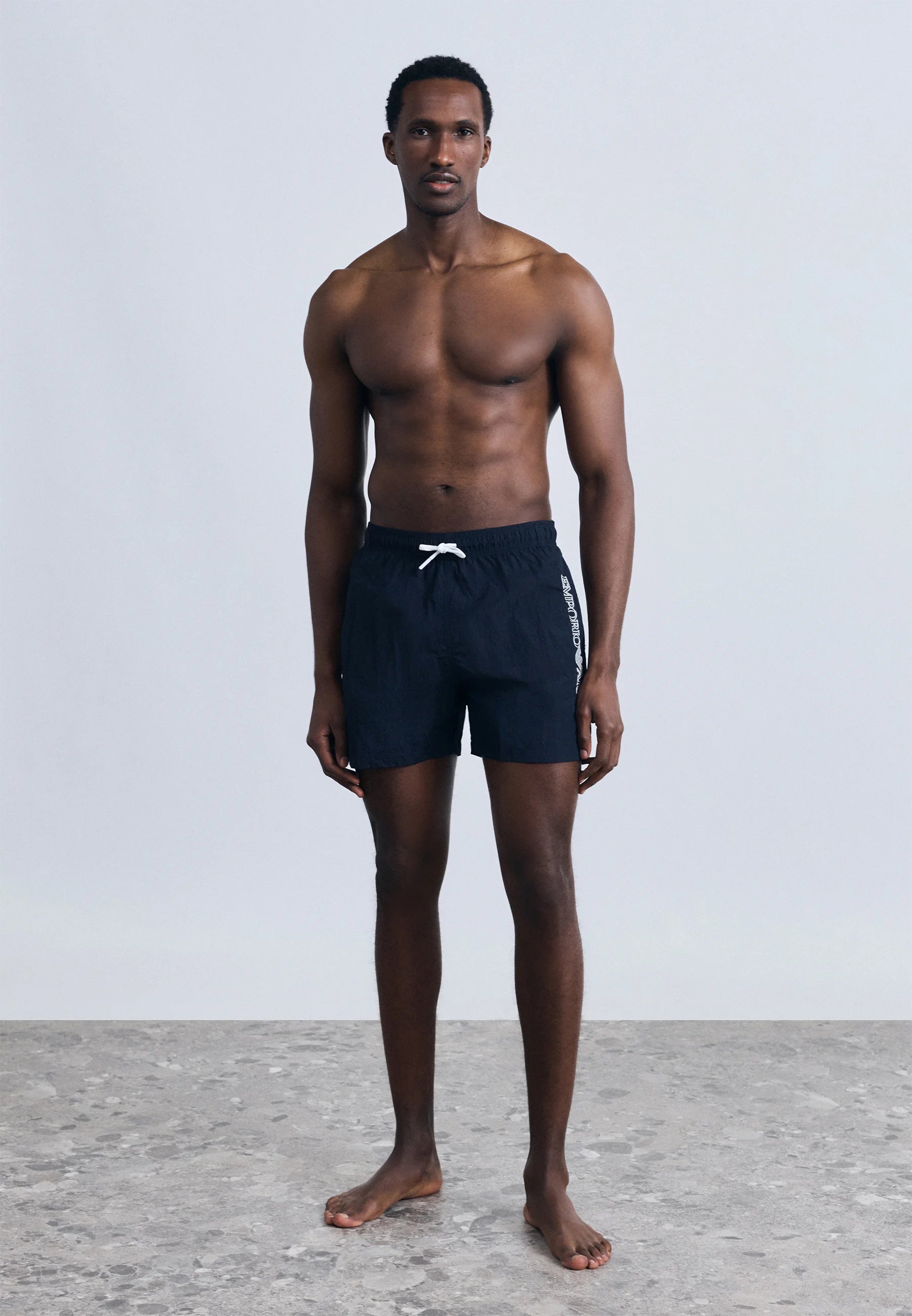 Short de bain boxer avec logo brodé Emporio Armani EA7 - Bleu
