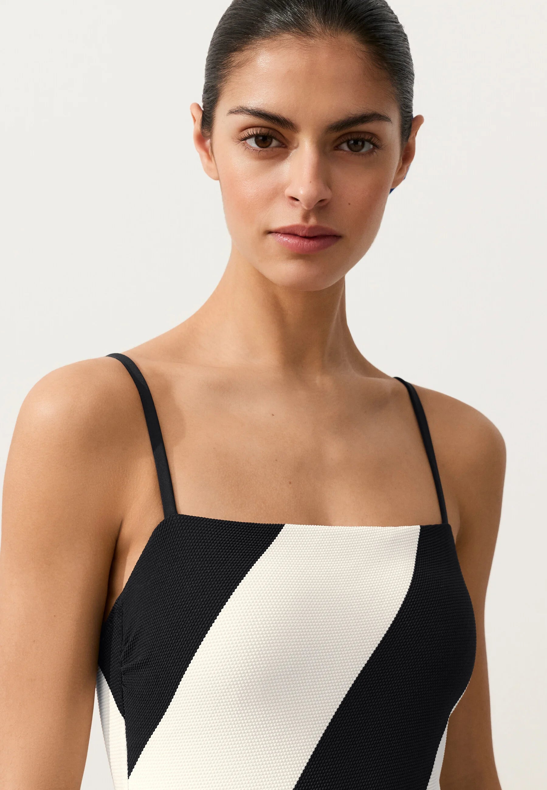 Costume da bagno a fascia in piqué a righe diagonali OYSHO - Nero