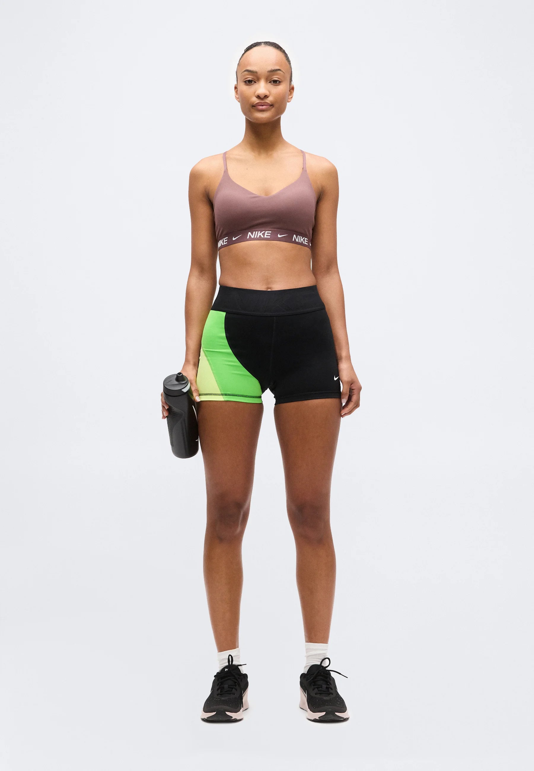Nike Performance Indy Light Support Soutien-gorge – Tatouage, Blanc