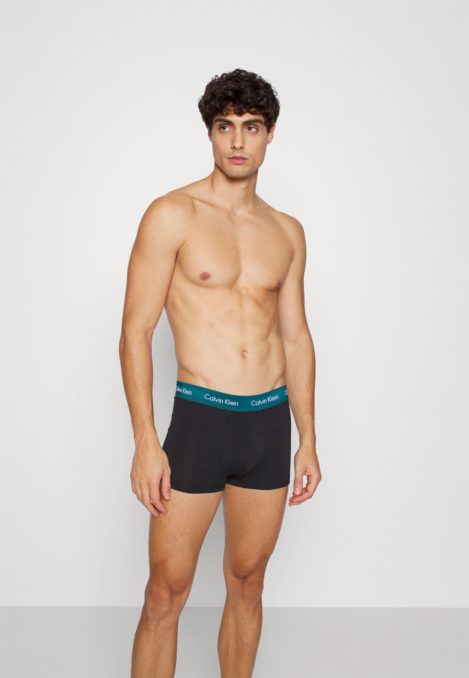 Boxer Calvin Klein in cotone elasticizzato – Confezione da 3 – Nero con cinturini blu, neri e verdi