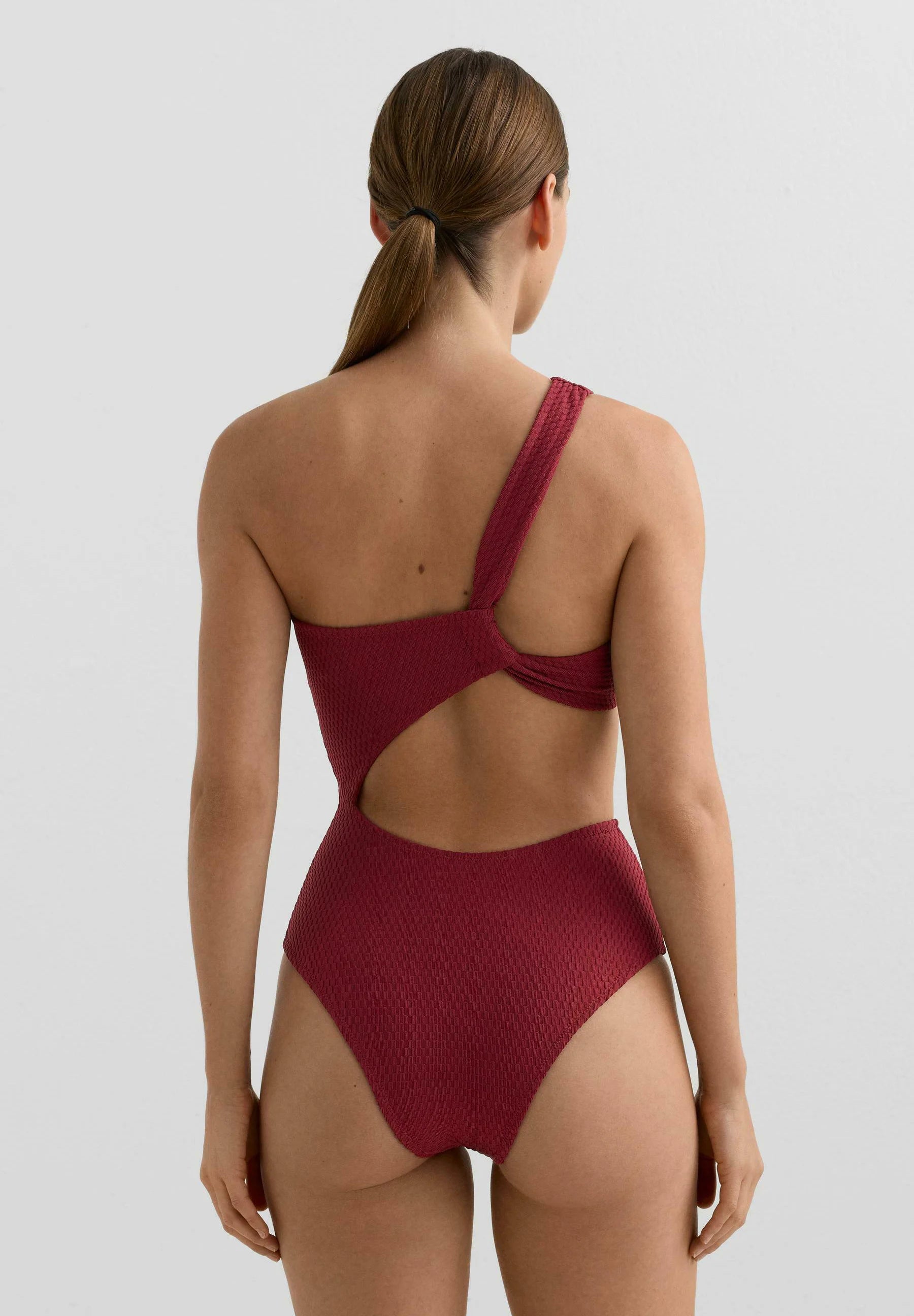OYSHO Mini Check Jacquard Asymmetrischer Trikini-Badeanzug – Dunkelrot