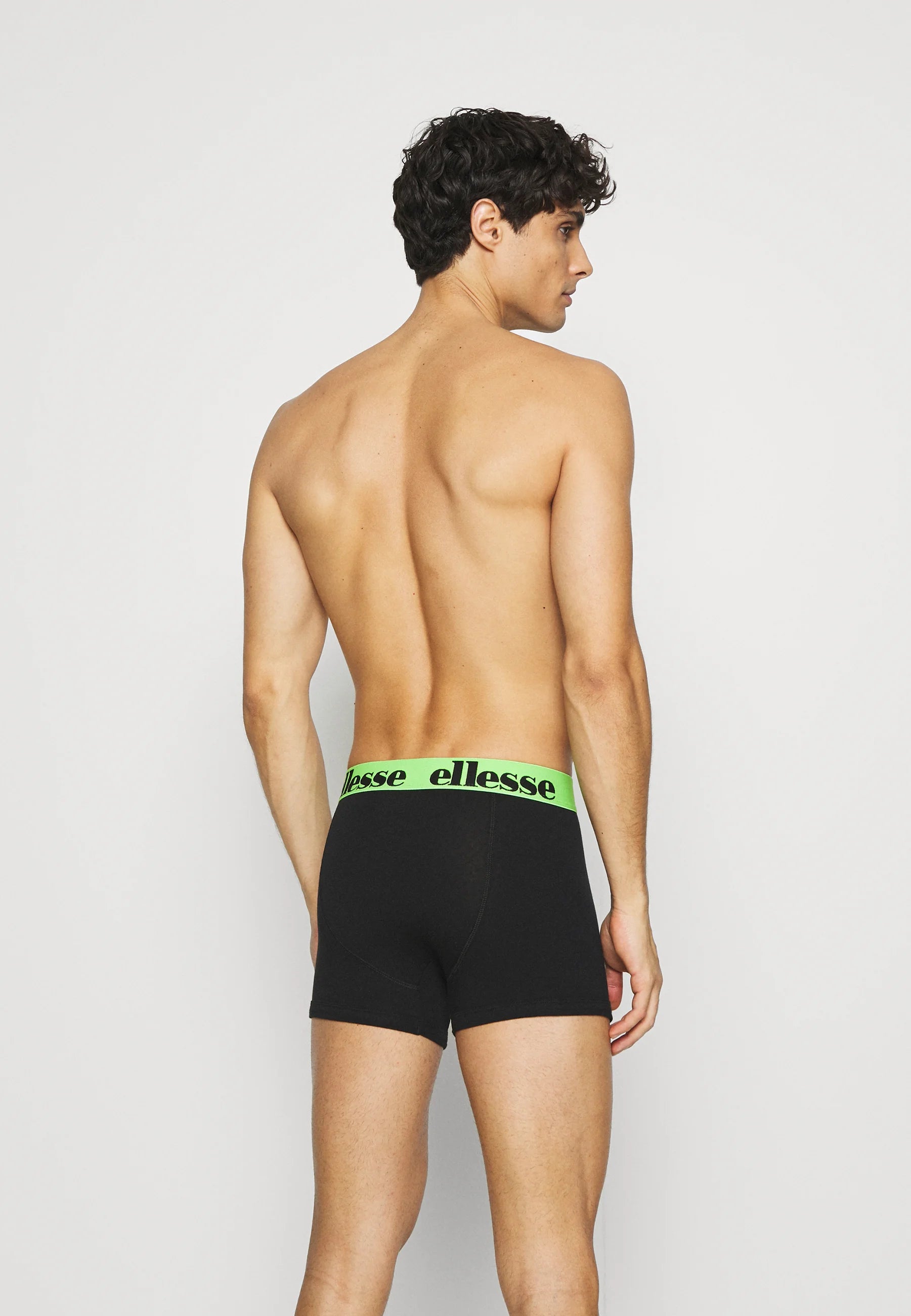 5 par spodenek Ellesse Nurra Style – czarne