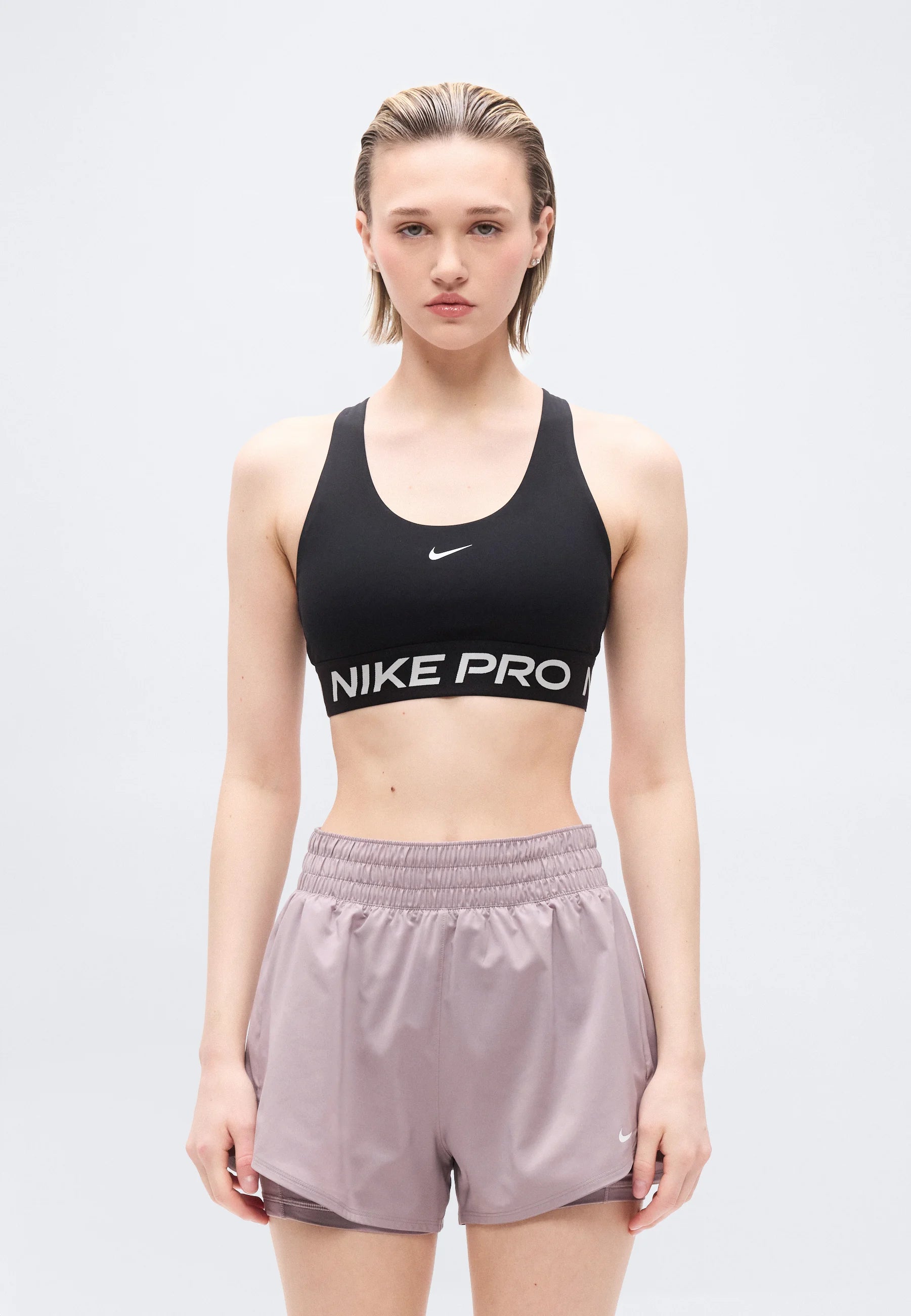 Nike 365 Sport-BH mit mittlerem Halt – Schwarz, Weiß