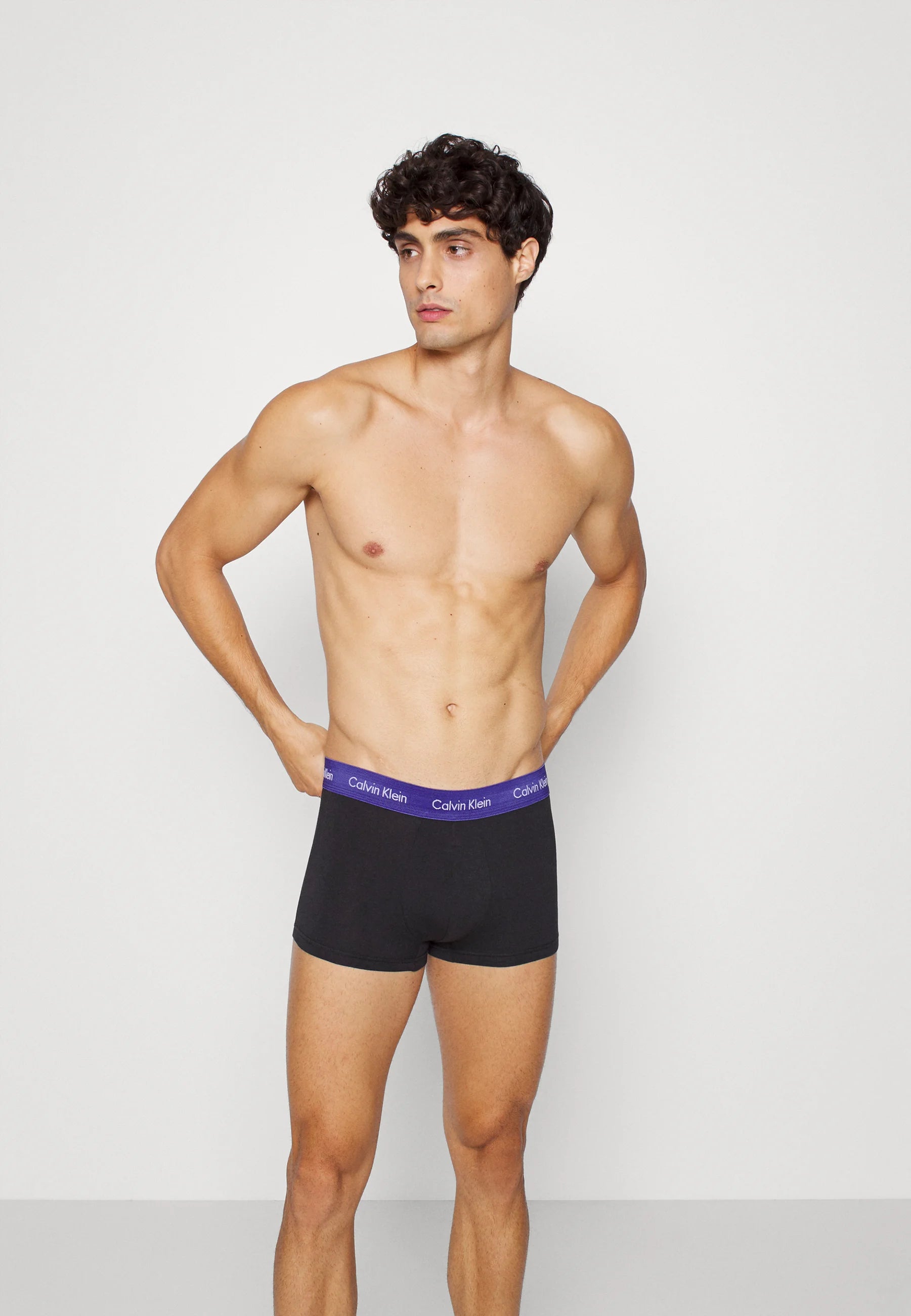 Boxer Calvin Klein in cotone elasticizzato – Confezione da 3 – Nero con cinturini blu, neri e verdi
