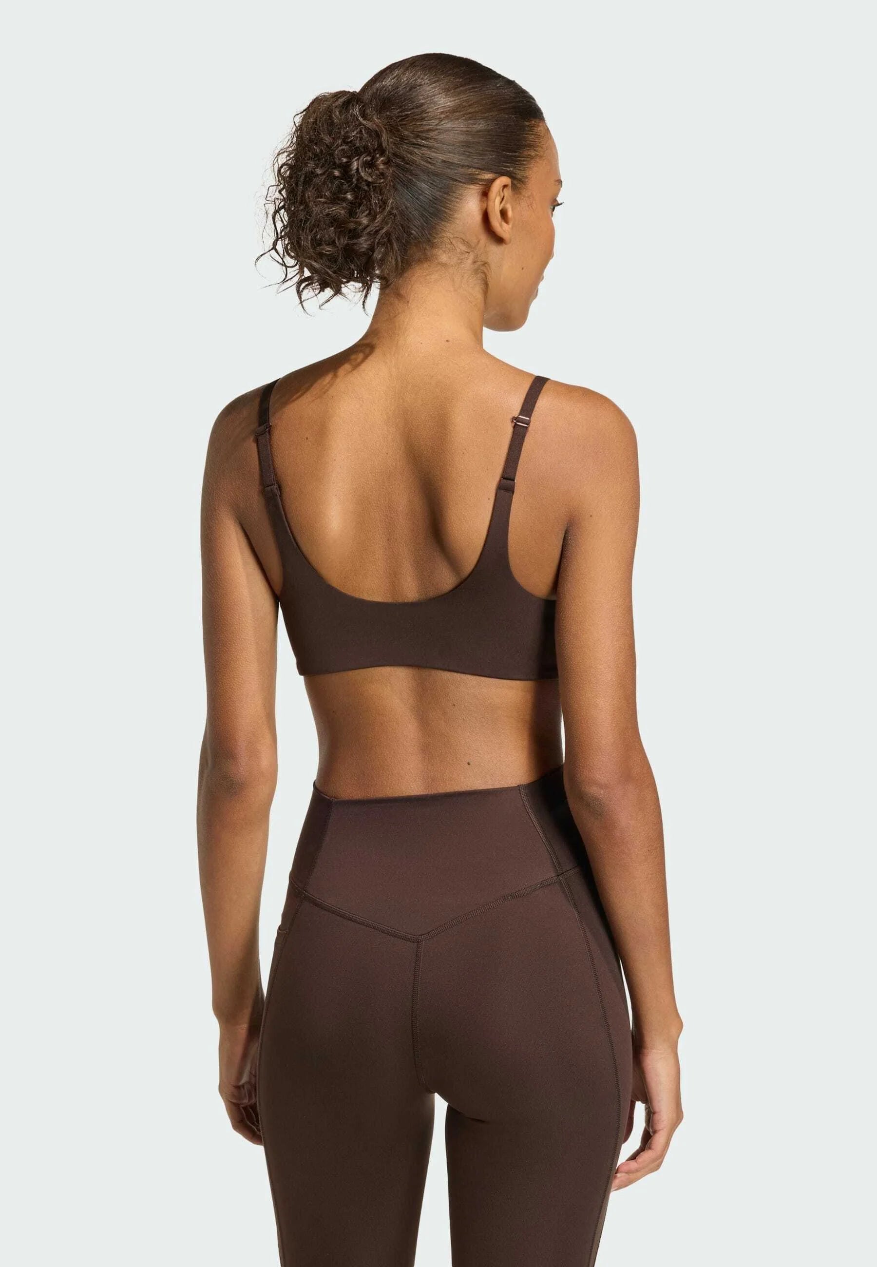 Sportovní podprsenka Adidas Performance Optime Essentials Workout Light Support – Aurora Coffee Met