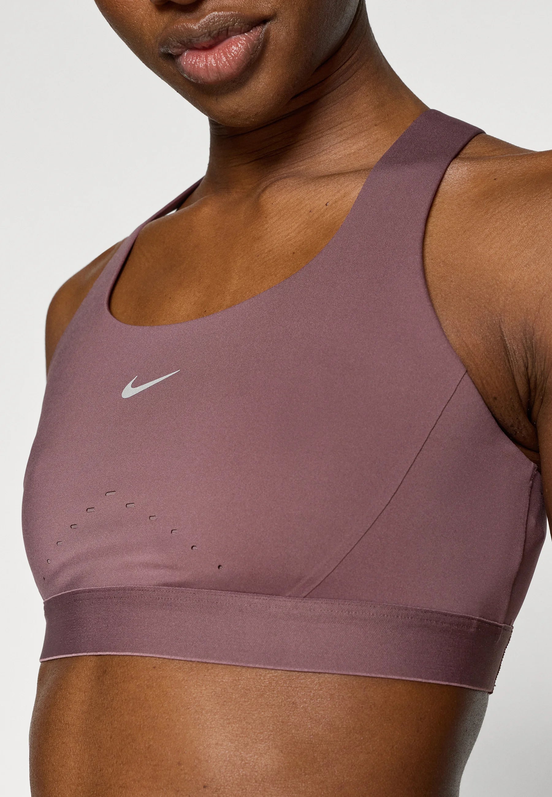 Stanik sportowy Nike Swift High Support – tatuaż, srebrny
