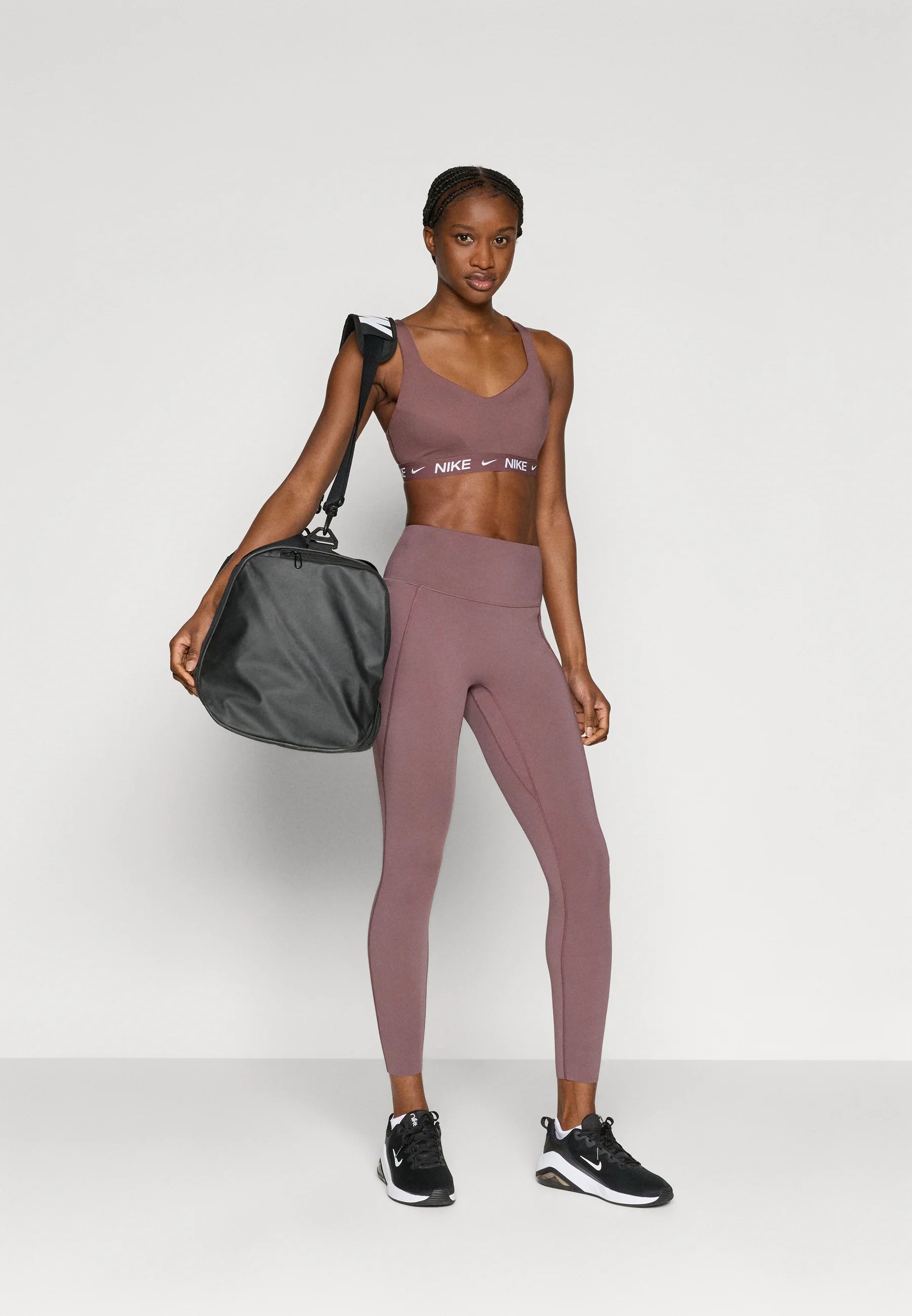 Sportovní podprsenka Nike Indy Medium Support – tetování, plachta