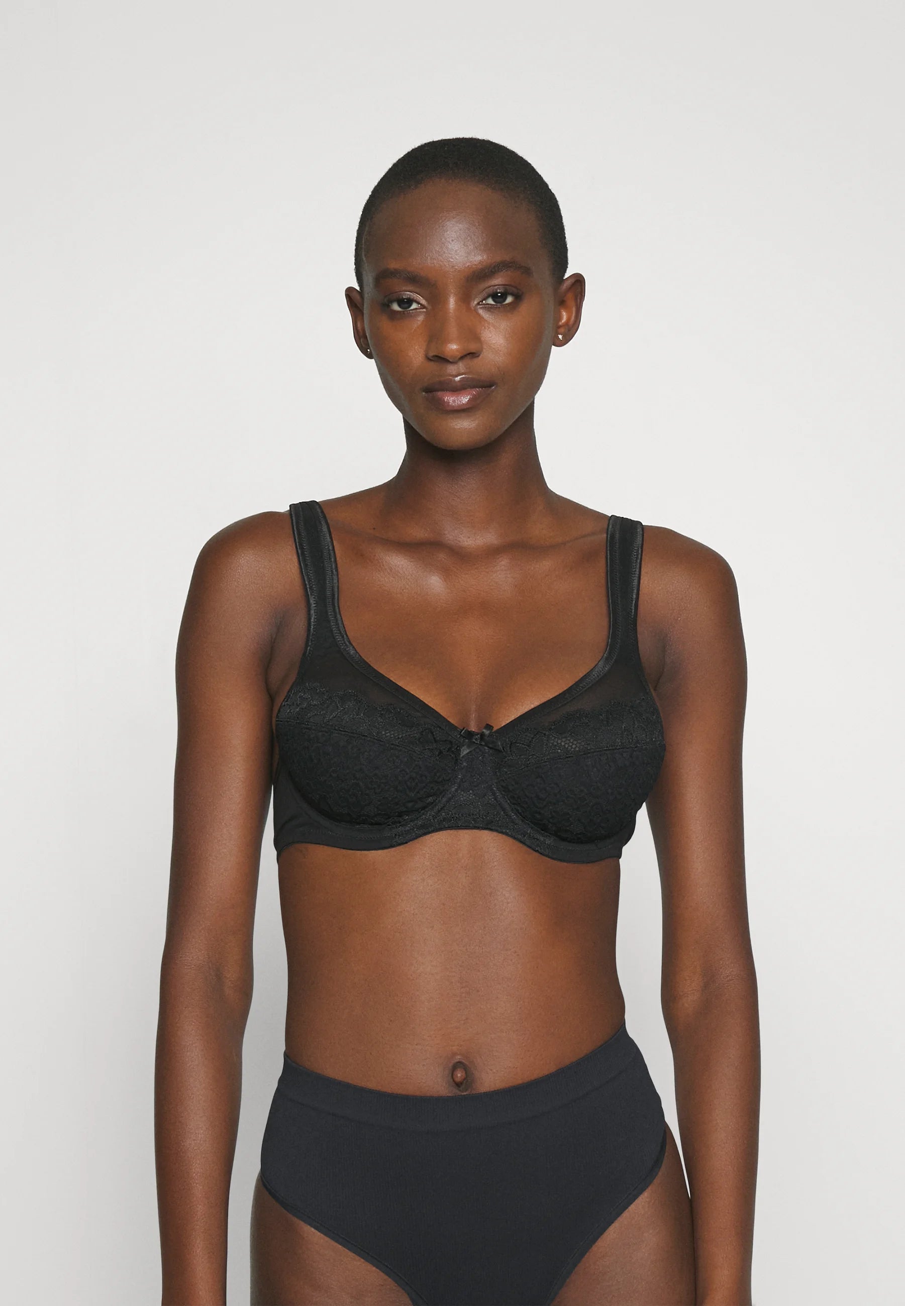 LASCANA Petite Fleur Minimizer Under Wire Bra 2 Pack – černá, bílá